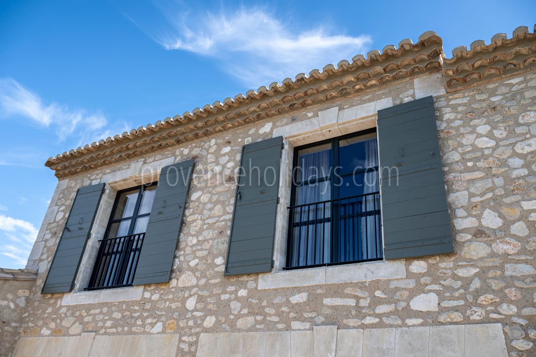 106 - Le Loup des Alpilles: Villa: Exterior