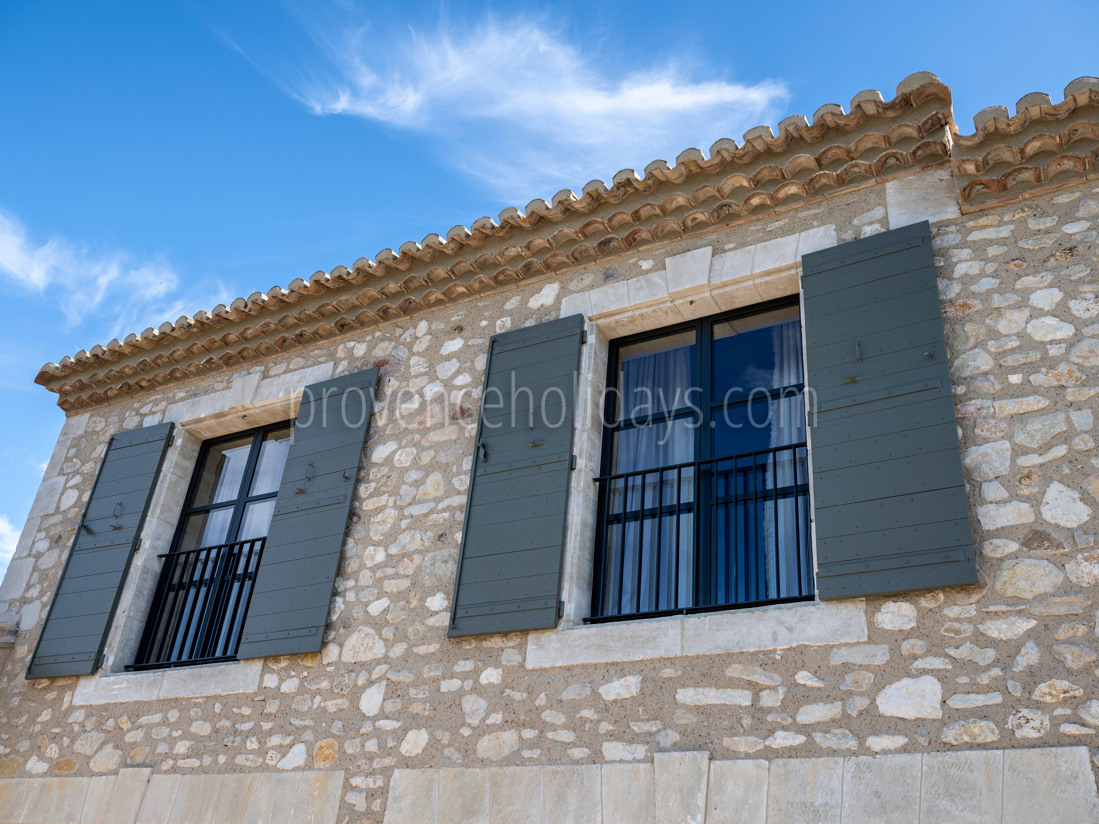 106 - Le Loup des Alpilles: Villa: Exterior