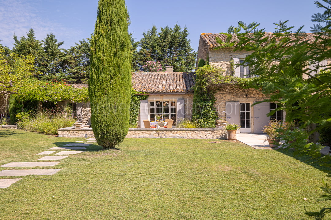 32 - Le Mas des Magnans: Villa: Exterior