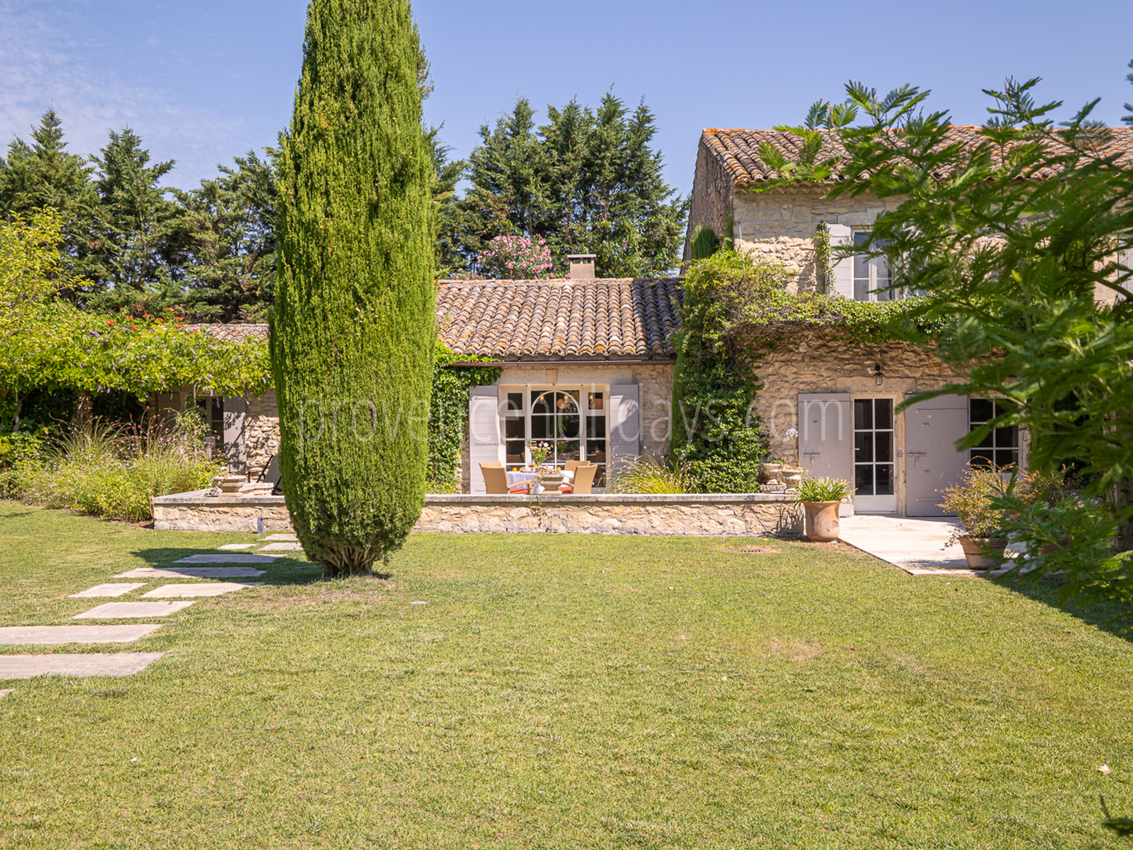 32 - Le Mas des Magnans: Villa: Exterior
