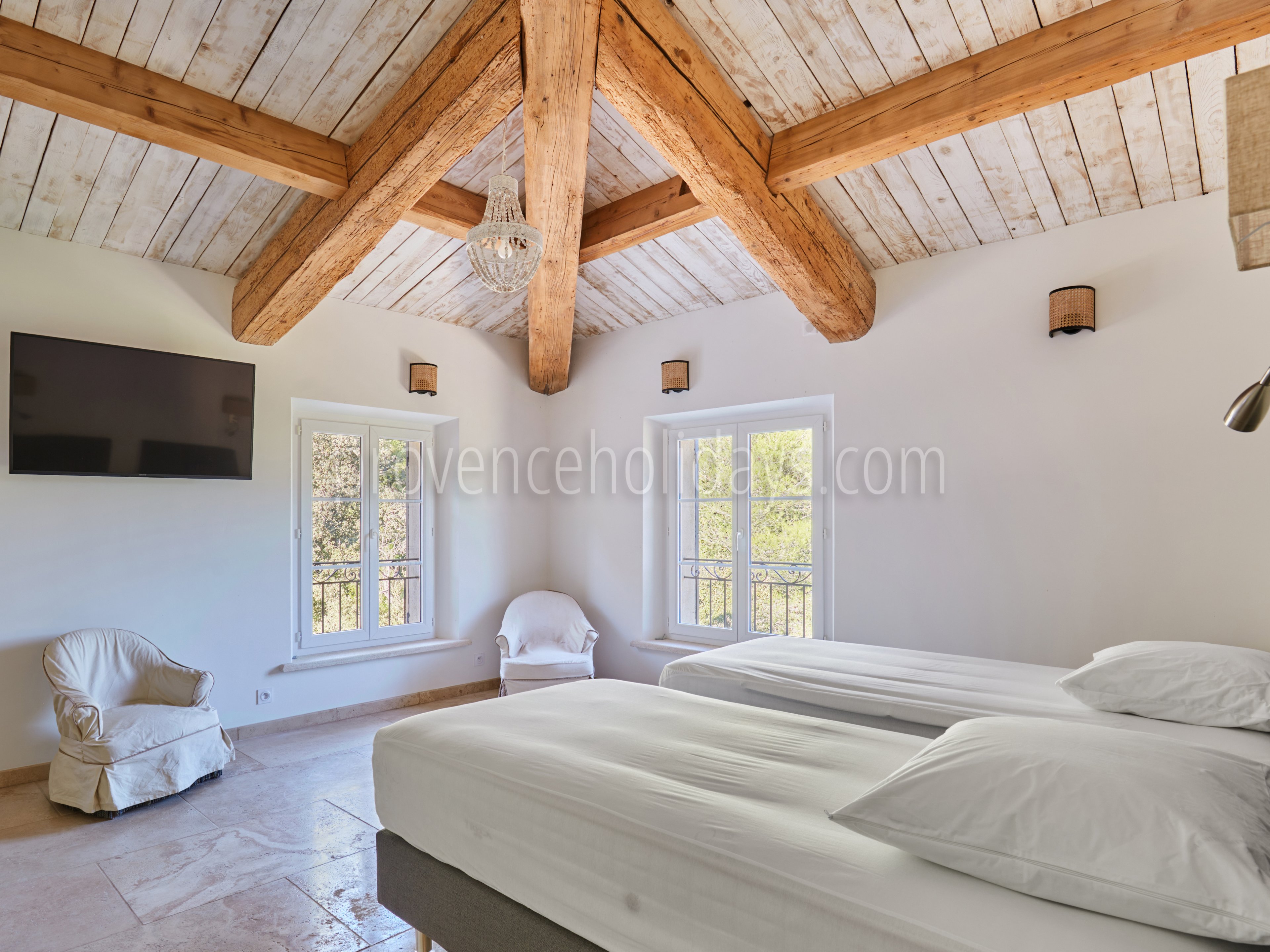19 - À l\'Ombre de Cézanne: Villa: Bedroom