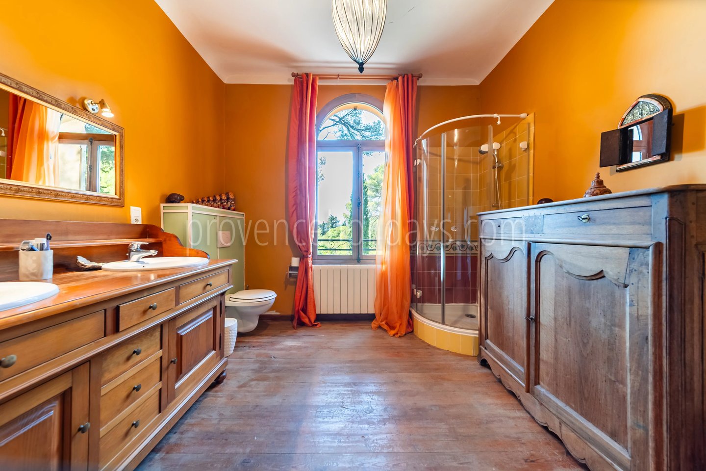 26 - Character estate in Cucuron: Villa: Interior