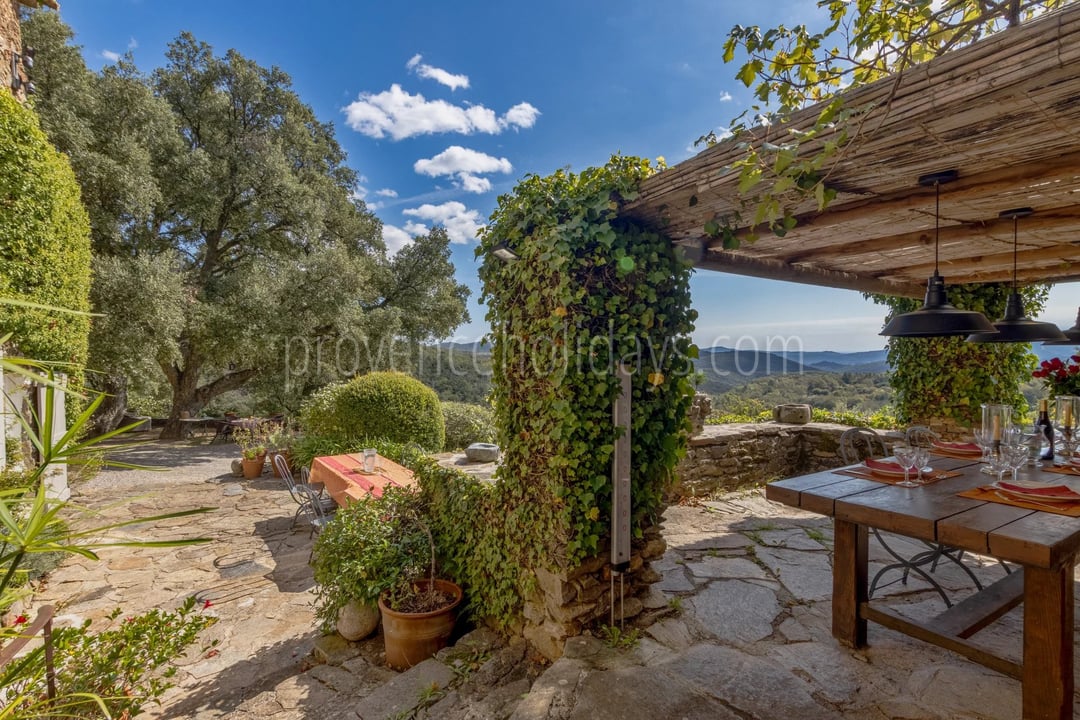 30 - Steinernes hameau in La Garde-Freinet: Villa: Exterior