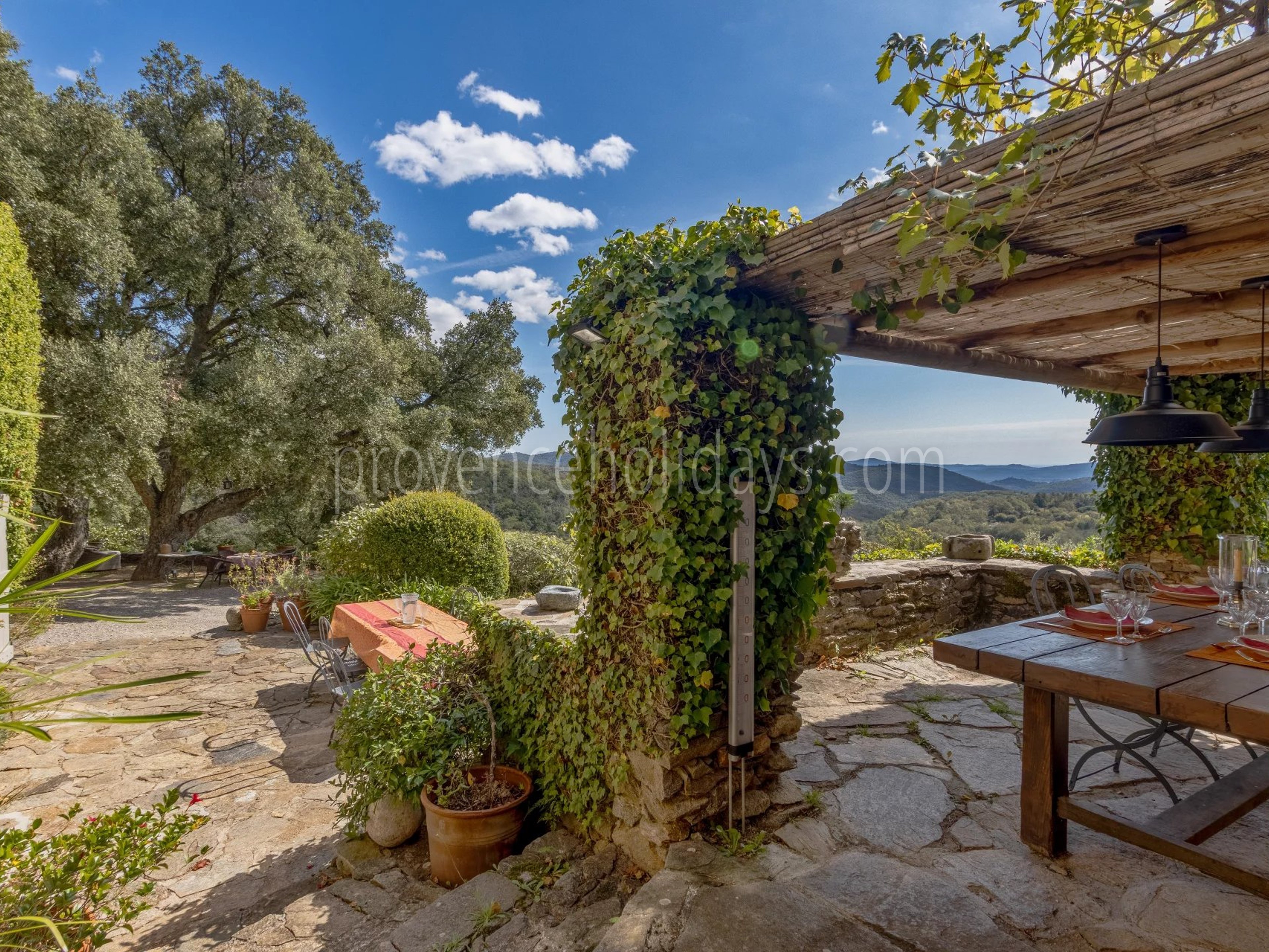 30 - Steinernes hameau in La Garde-Freinet: Villa: Exterior