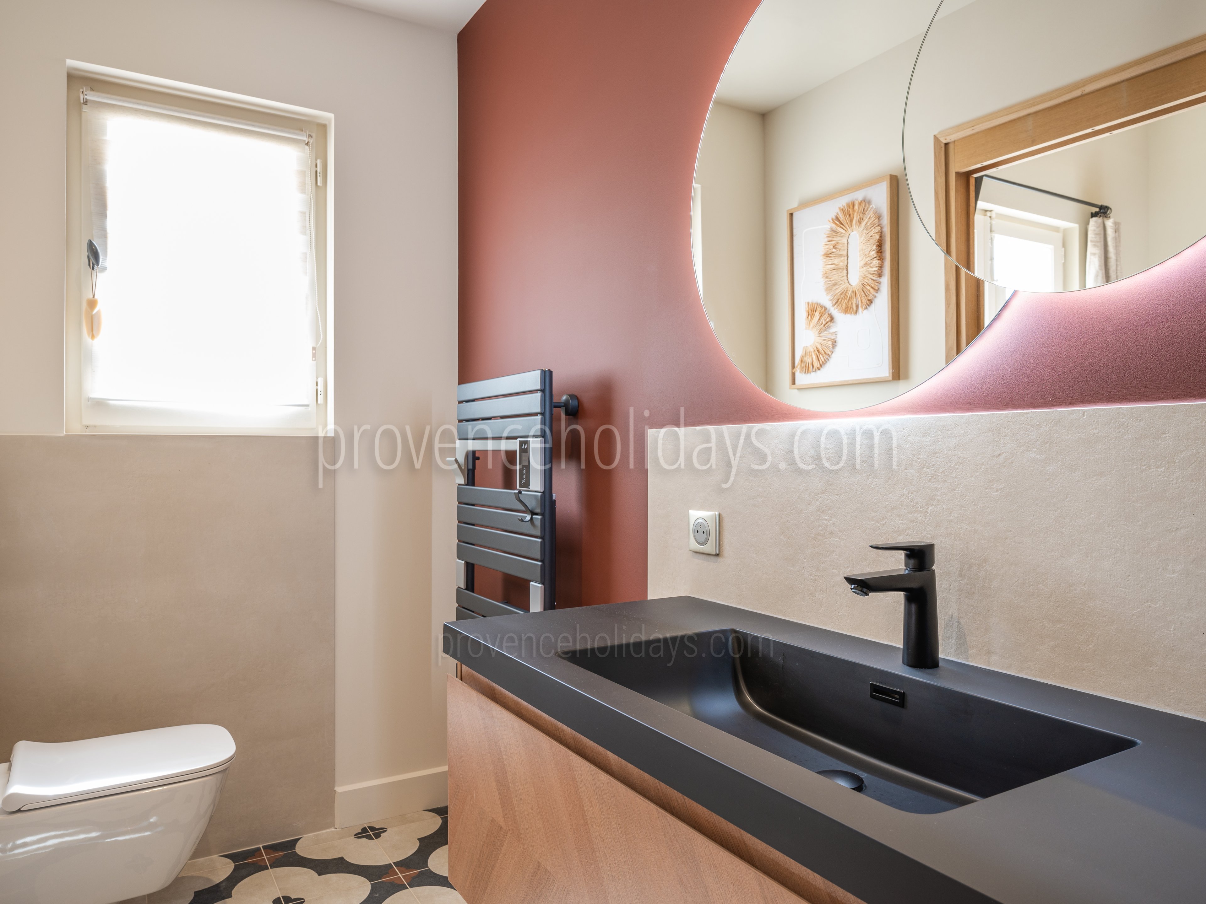 25 - Mas Lucie: Villa: Bathroom
