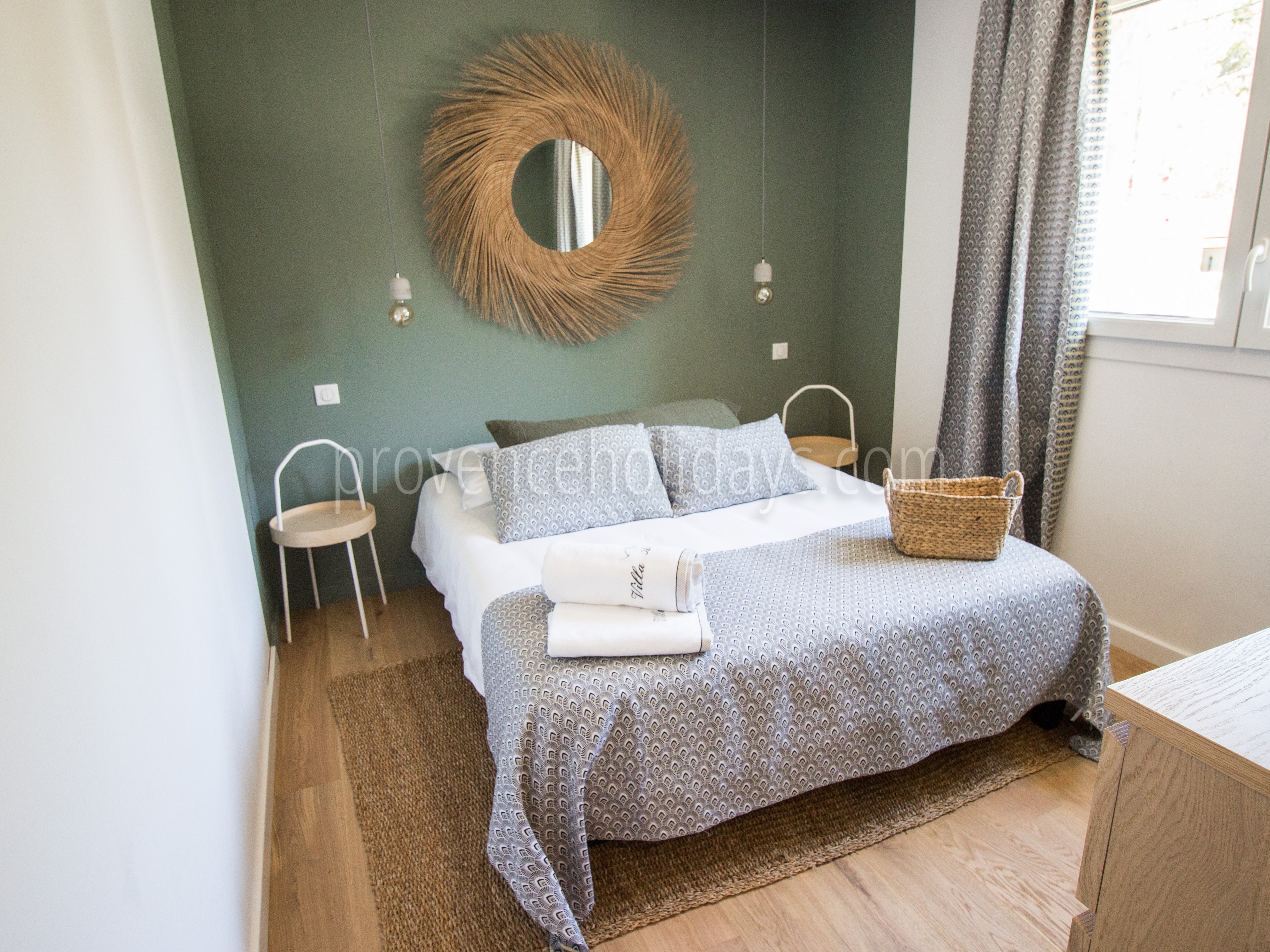 3 - Villa Saint-Mandrier: Villa: Bedroom