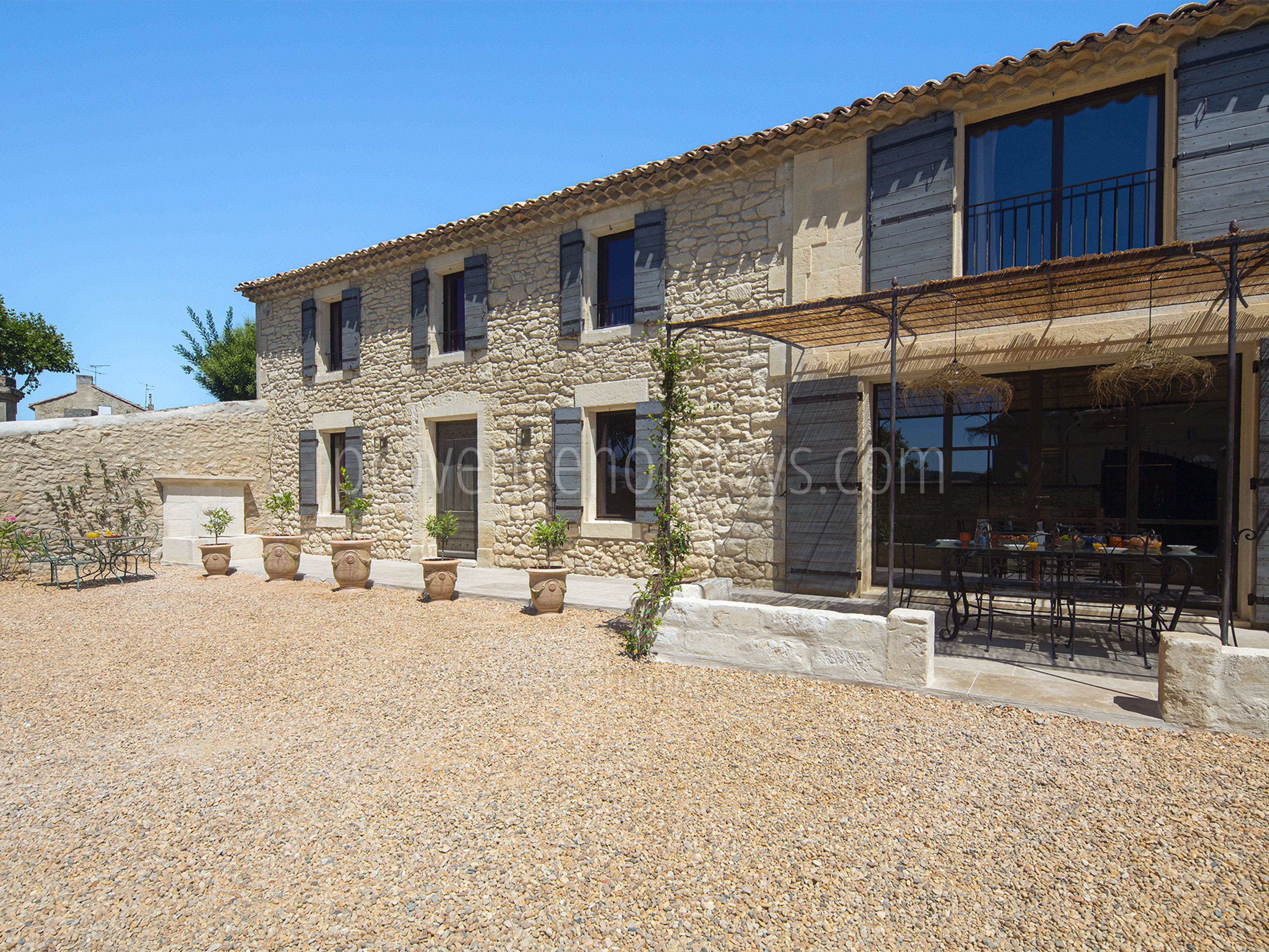 9 - Mas des Lions: Villa: Exterior