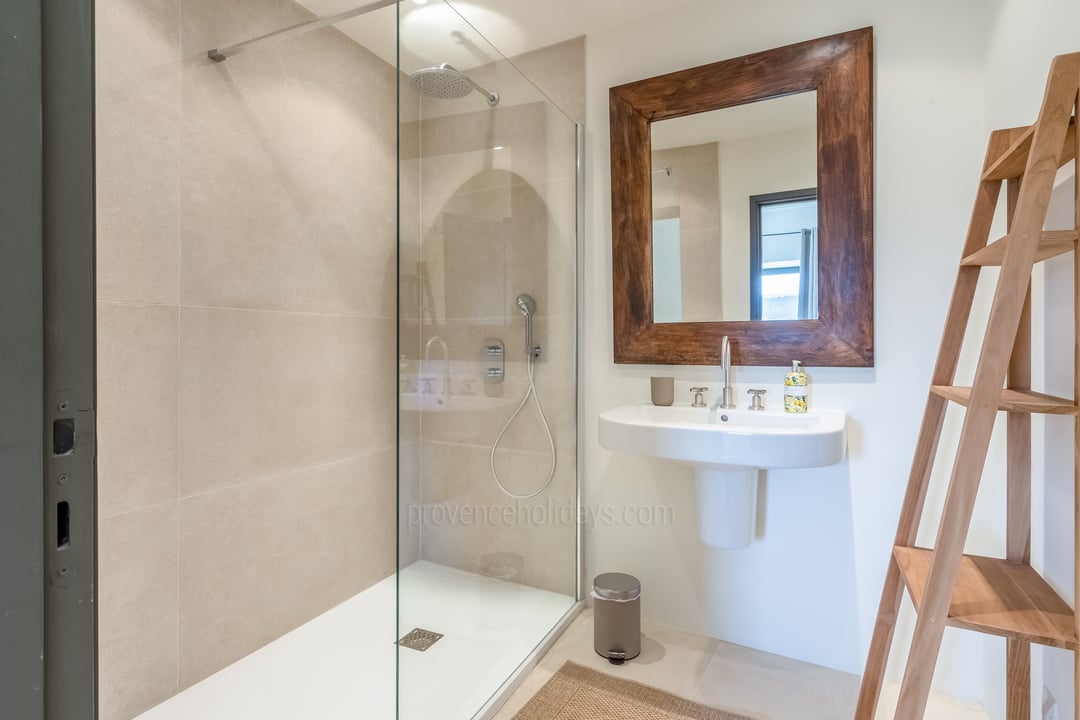 47 - La Petite Bastide des Sources: Villa: Bathroom