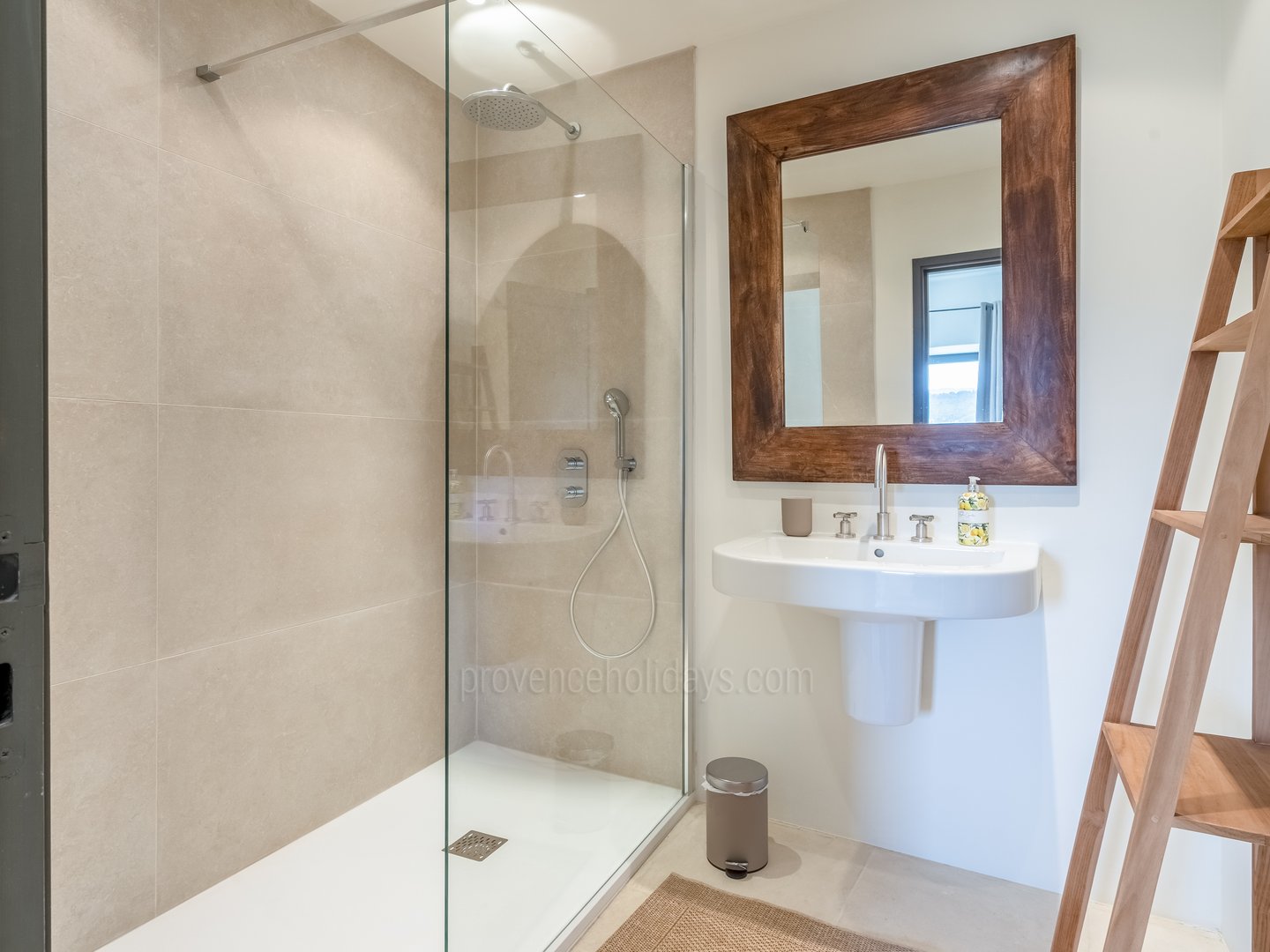 47 - La Petite Bastide des Sources: Villa: Bathroom