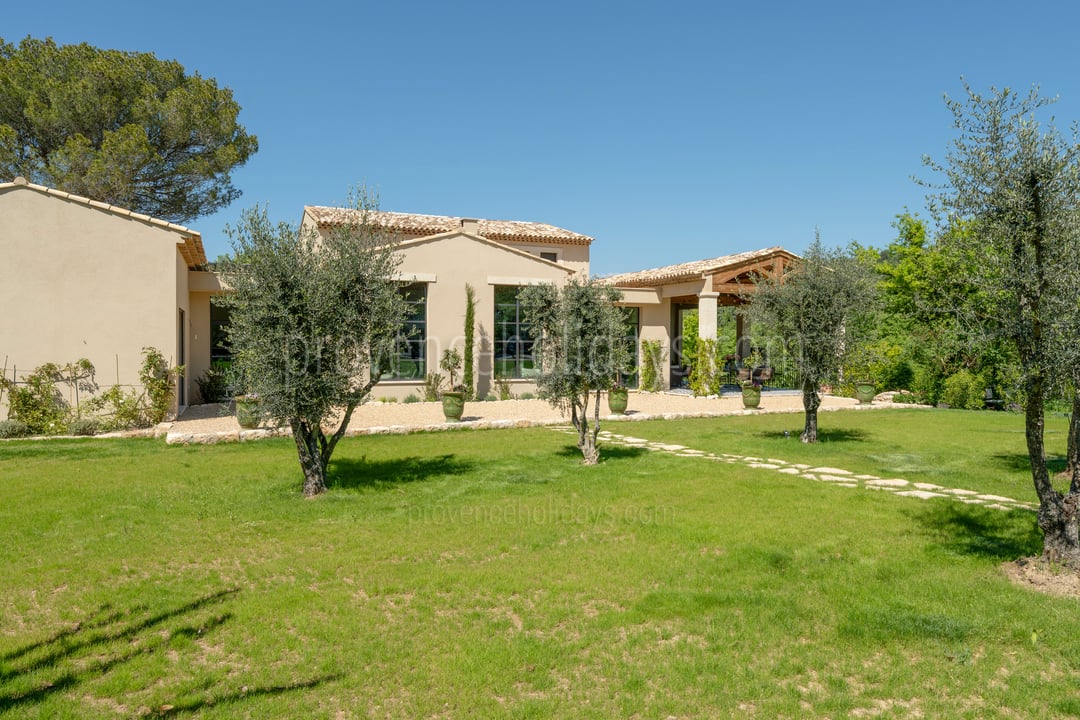10 - Domaine des Arts: Villa: Exterior