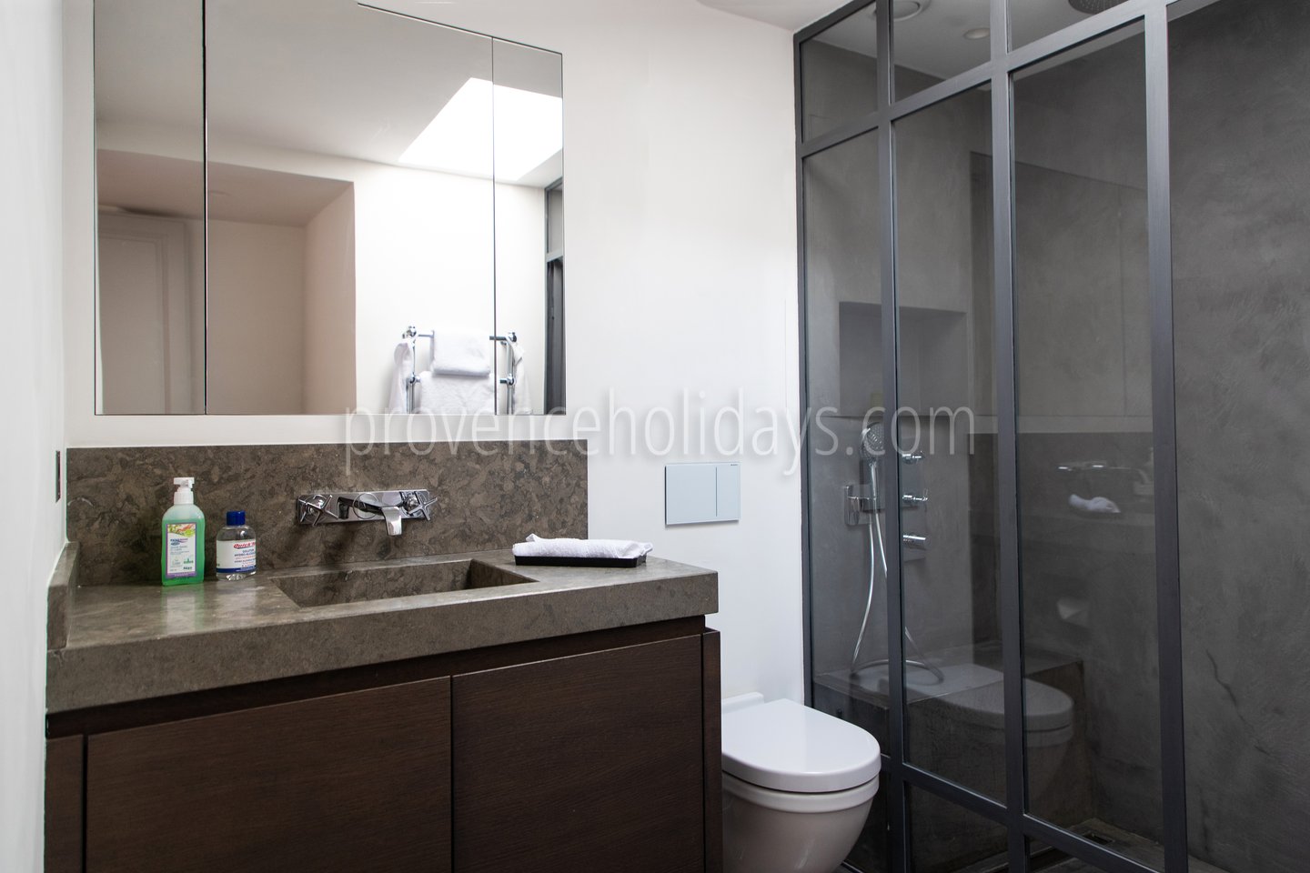 13 - Bastide Queen: Villa: Bathroom