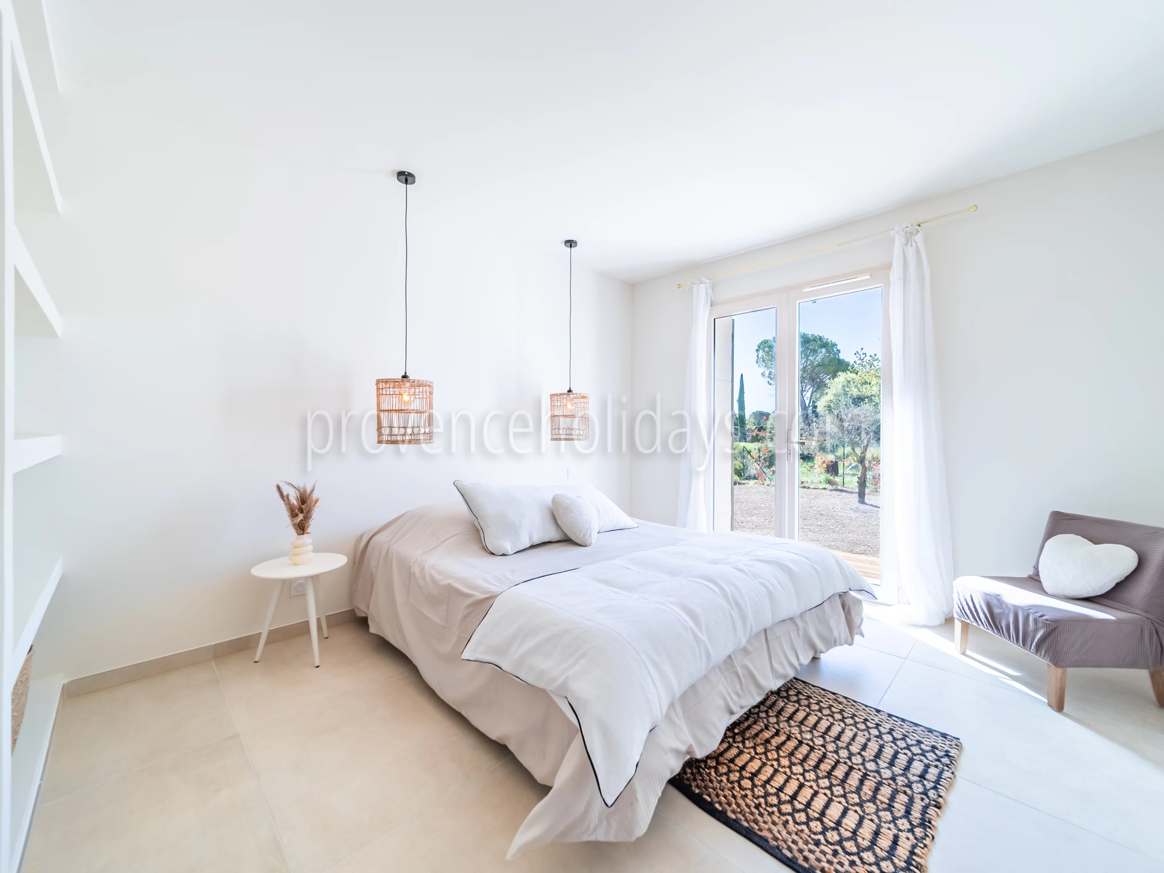 11 - Provençal villa in Gordes: Villa: Bedroom