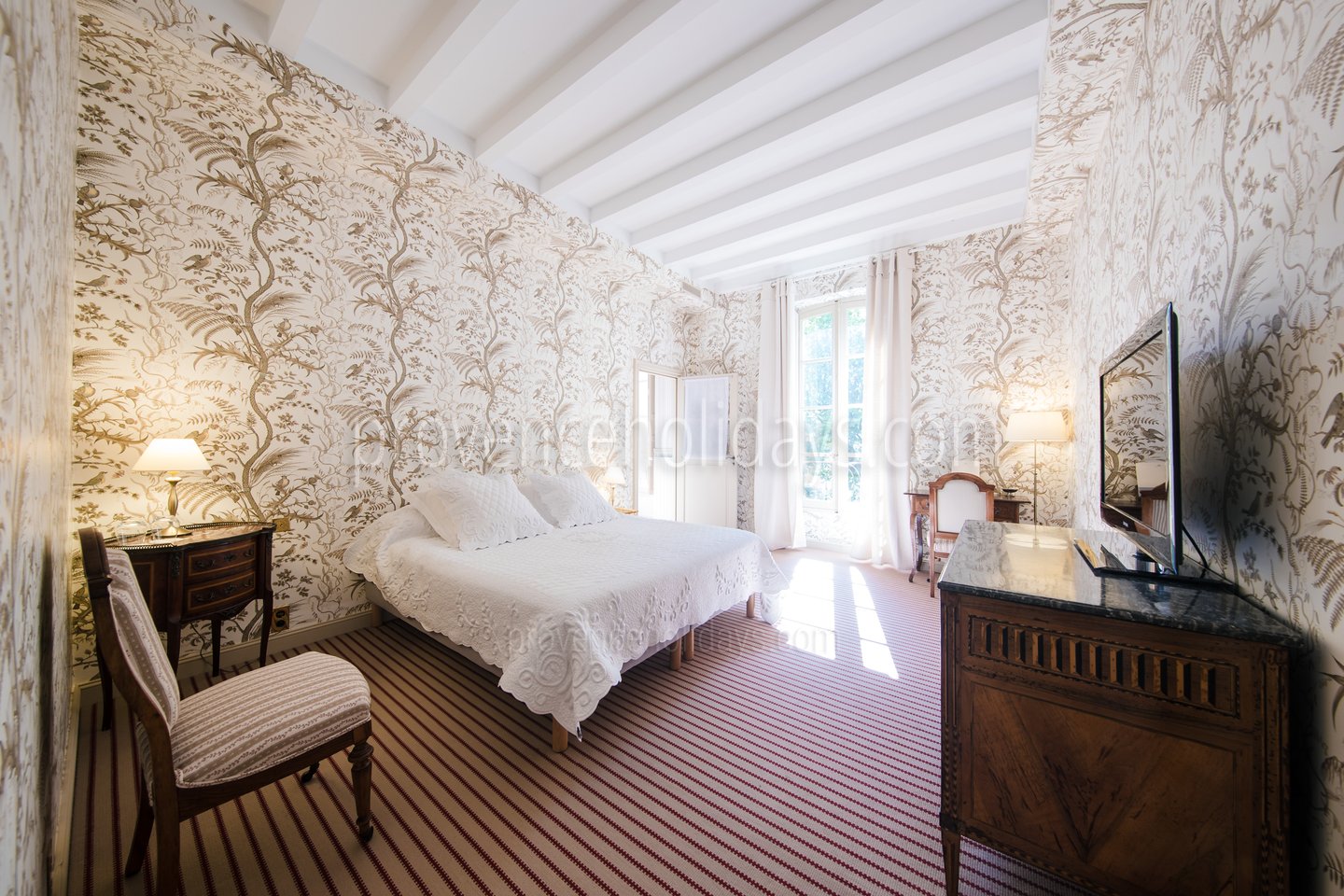 13 - Le Château: Villa: Bedroom 1