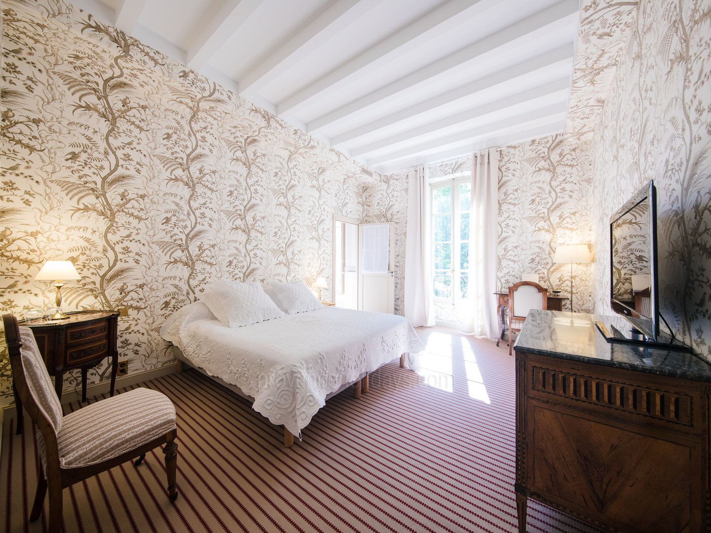 13 - Le Château: Villa: Bedroom