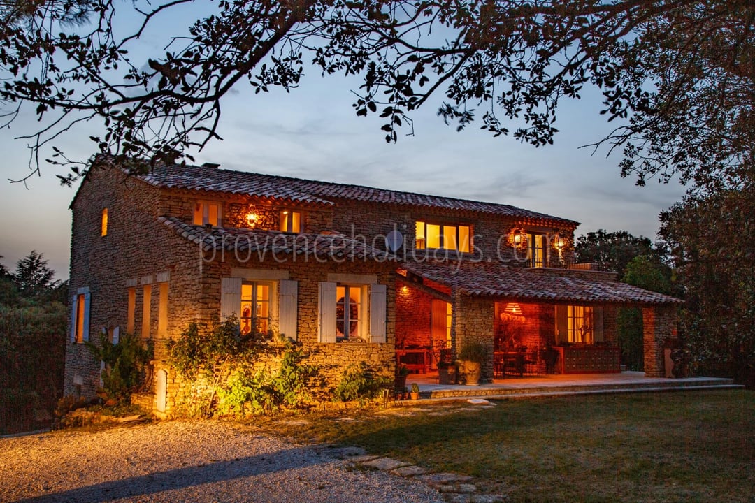 3 - Stone bastide with pool in Bonnieux: Villa: Exterior