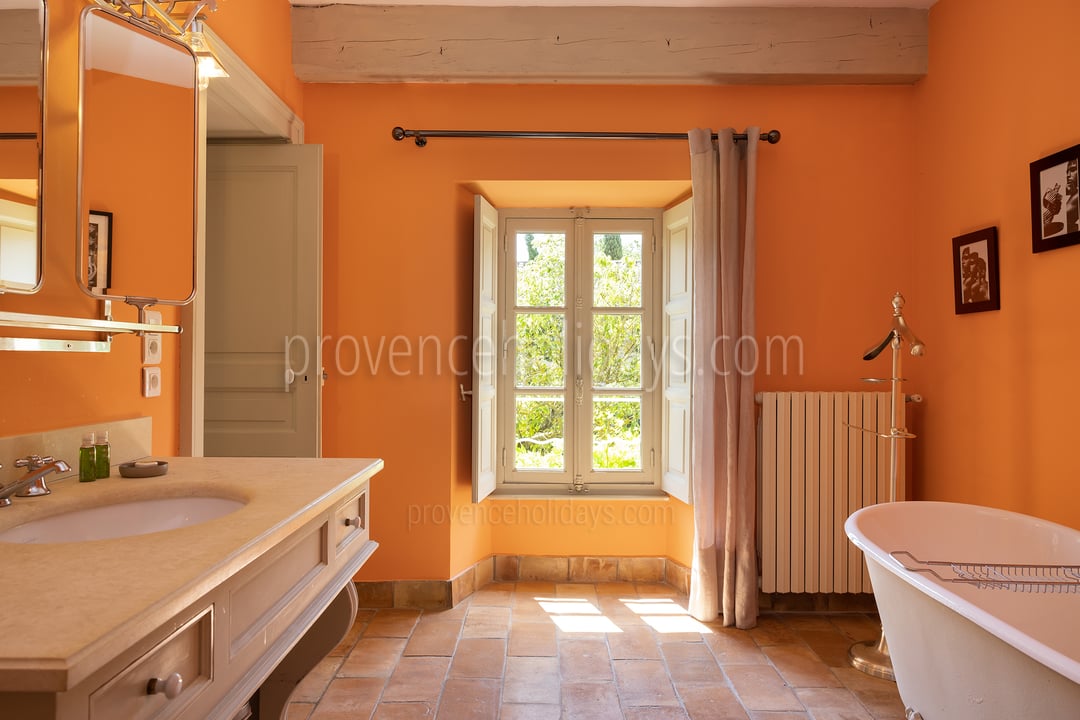 41 - Le Moulin de Vaucroze: Villa: Bathroom