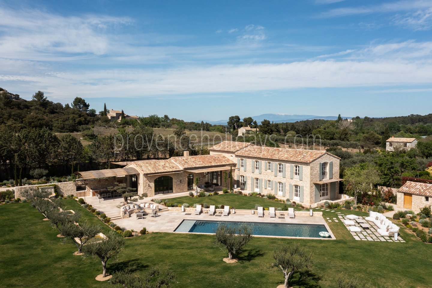 -1 - Mas Chabaud: Villa: Exterior