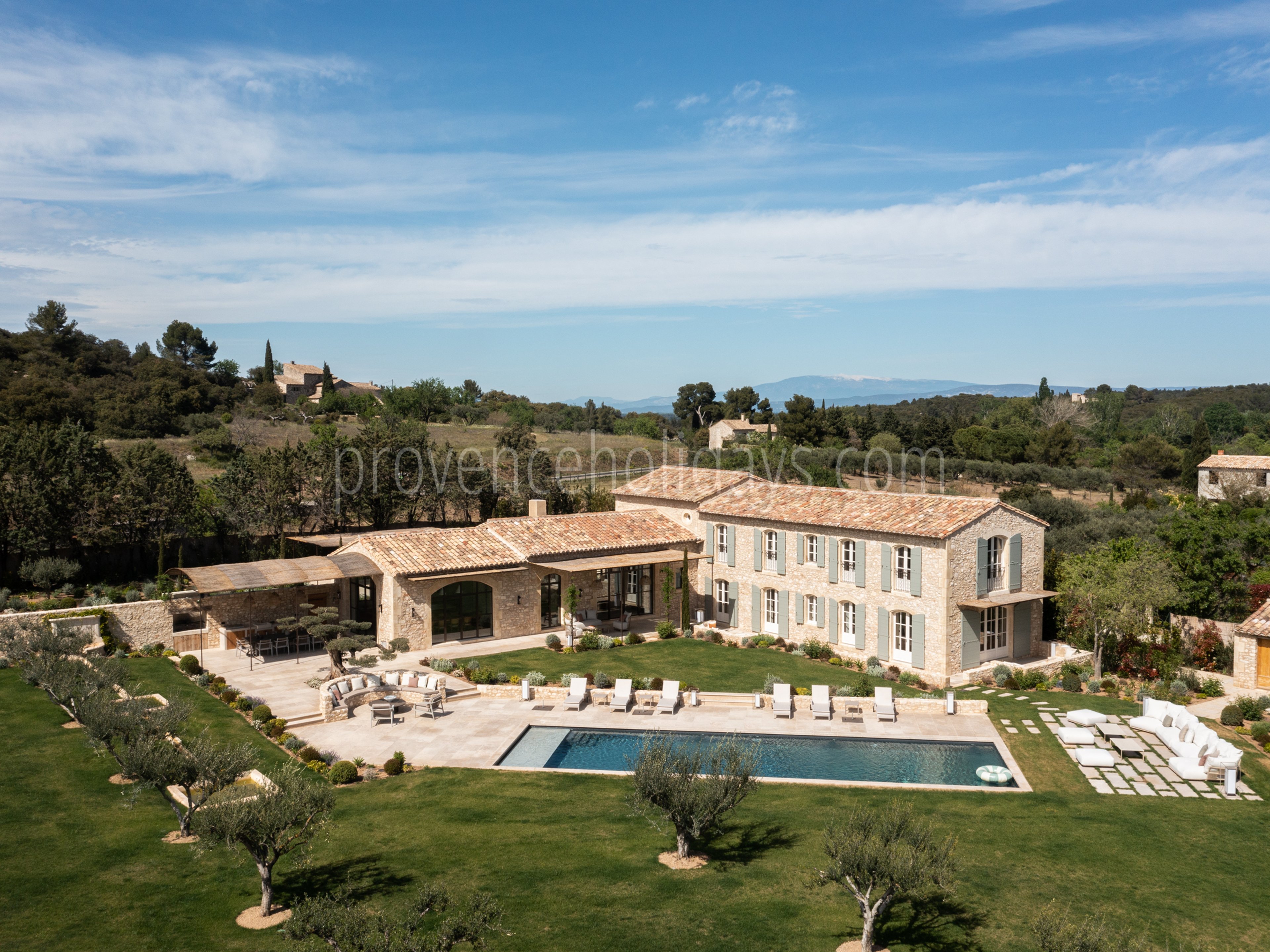 -1 - Mas Chabaud: Villa: Exterior