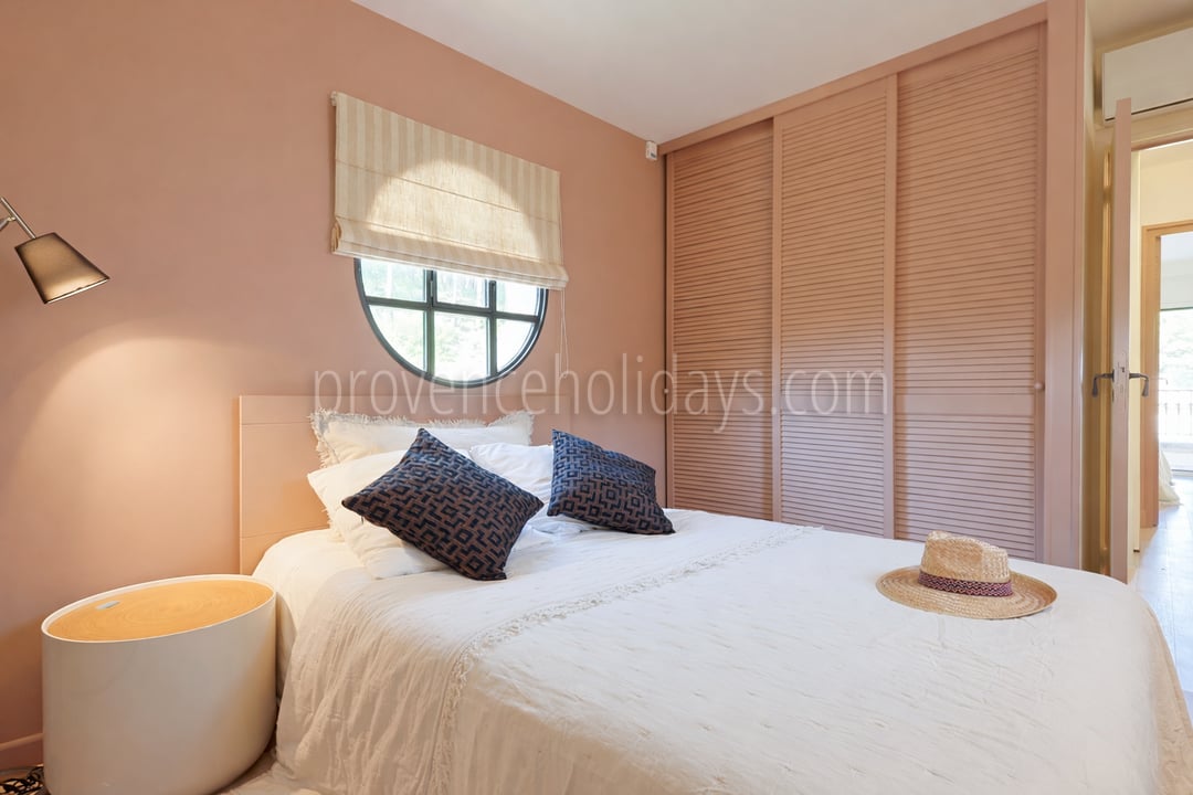 6 - Domaine de la Tour: Villa: Bedroom