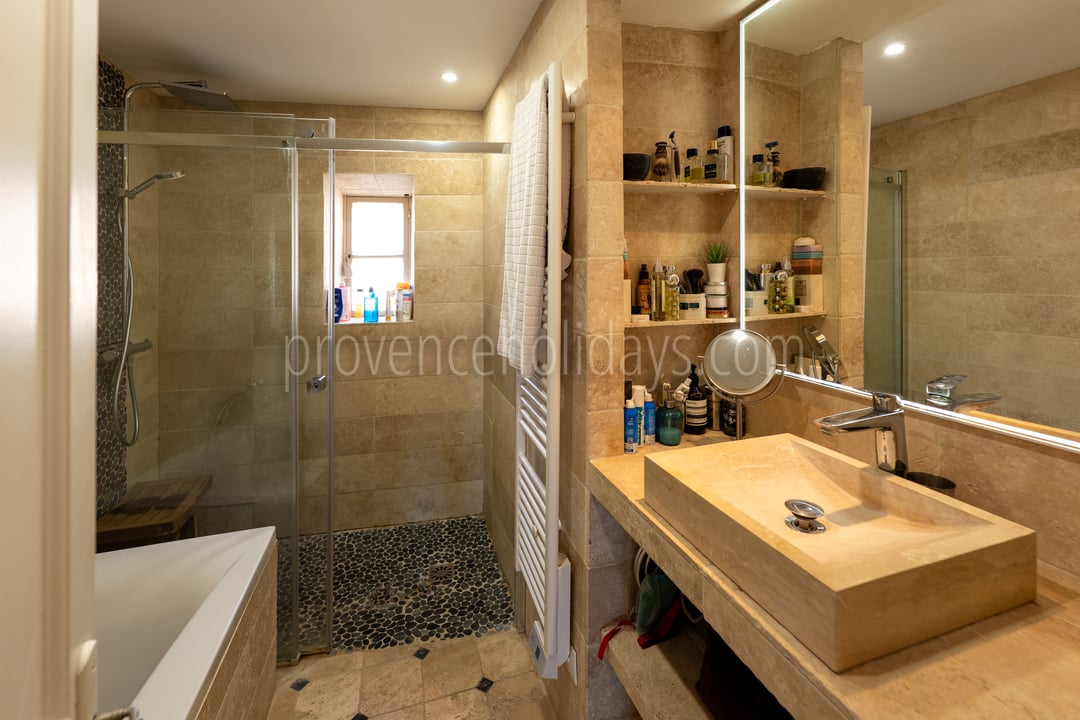 31 - Hotel particulier dans le centre de Mazan: Villa: Bathroom