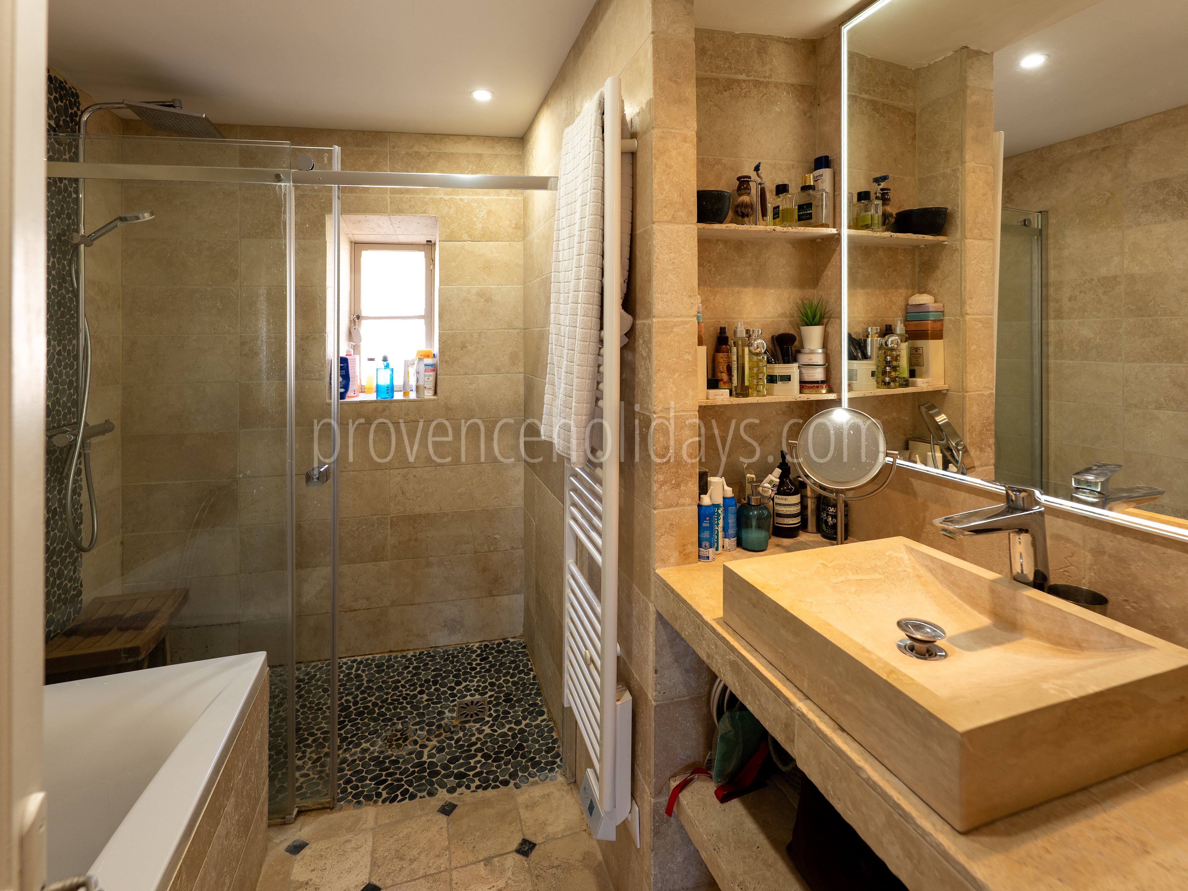 31 - Hotel particulier dans le centre de Mazan: Villa: Bathroom