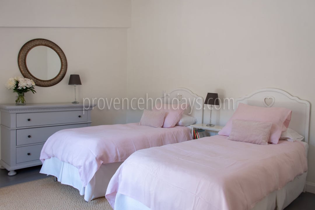 75 - Mas Mouriès: Villa: Bedroom