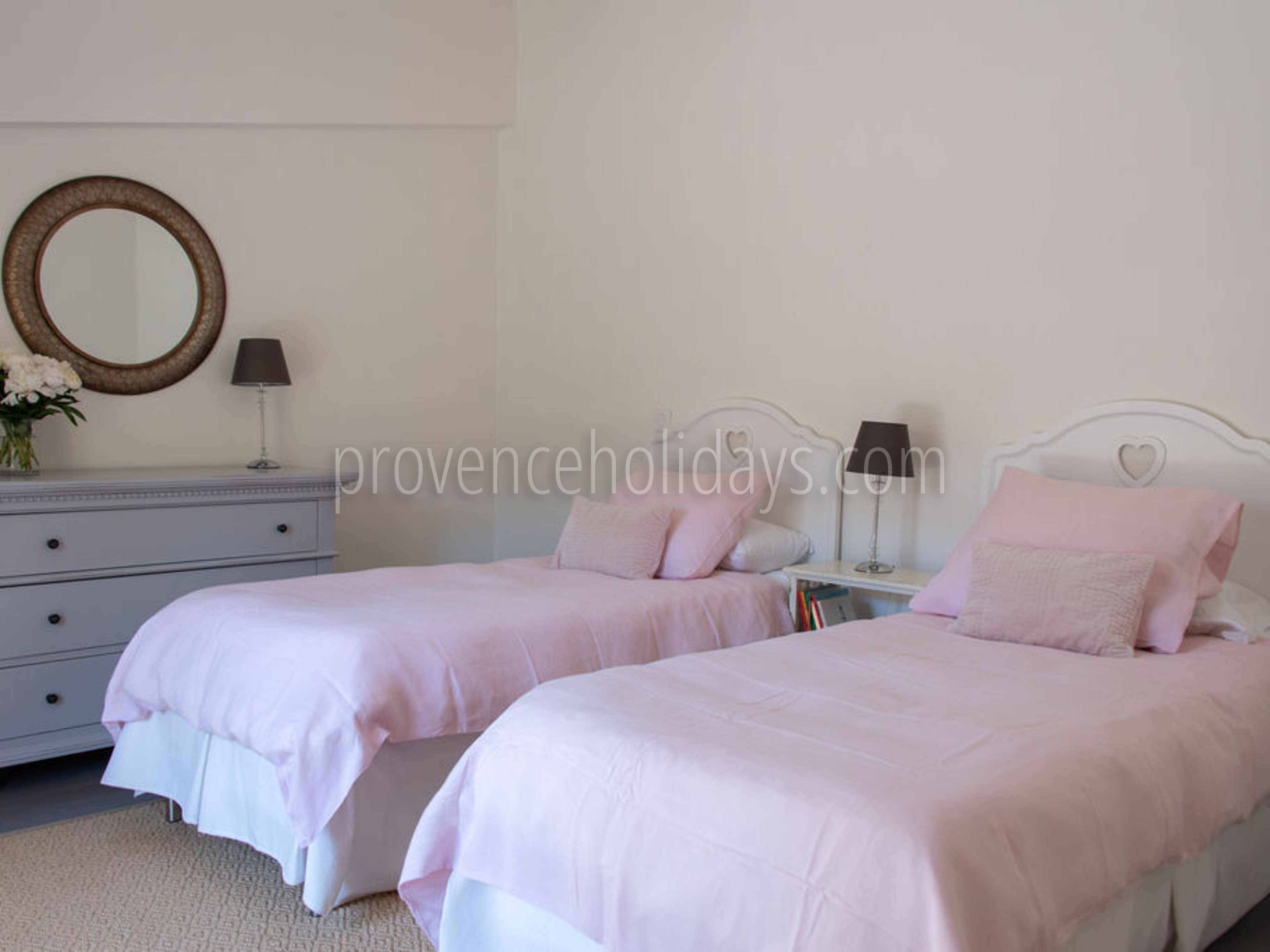 75 - Mas Mouriès: Villa: Bedroom