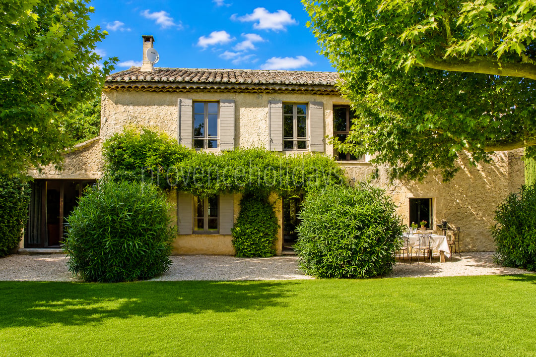 15 - Bauernhaus mit Blick auf den Luberon: Villa: Exterior