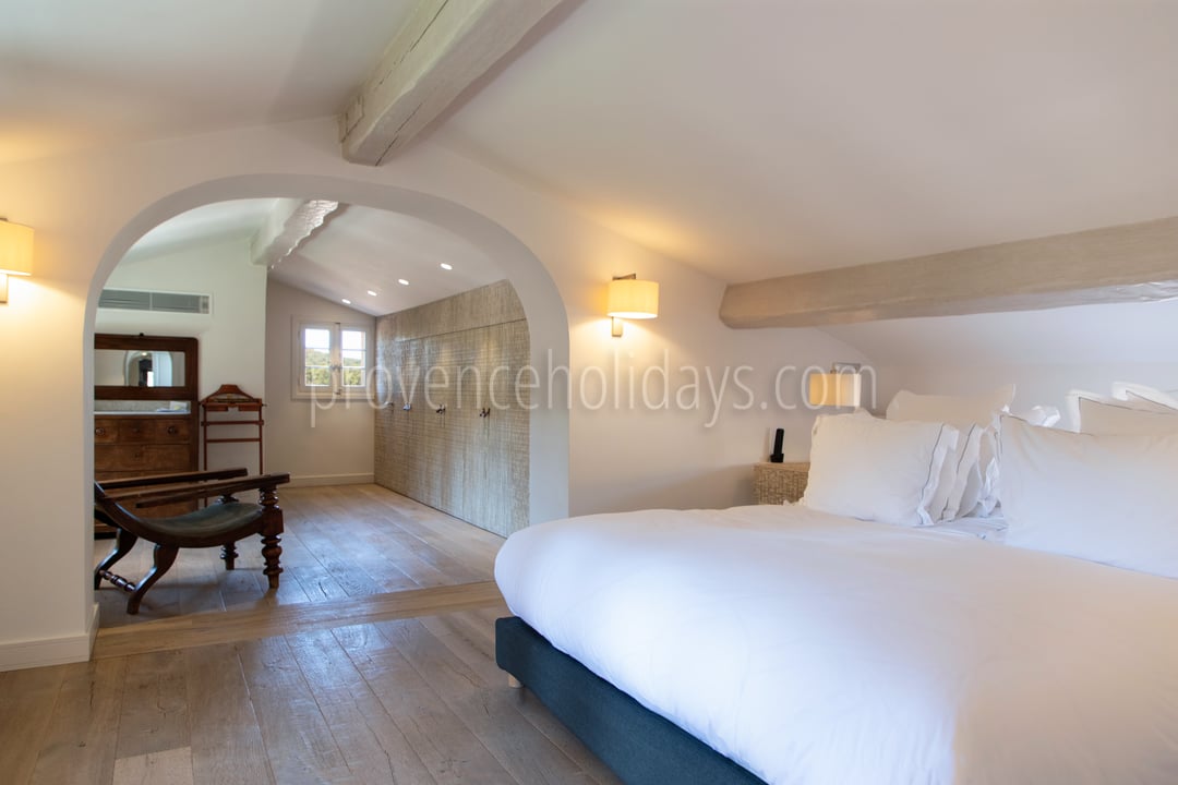 16 - Bastide Queen: Villa: Bedroom
