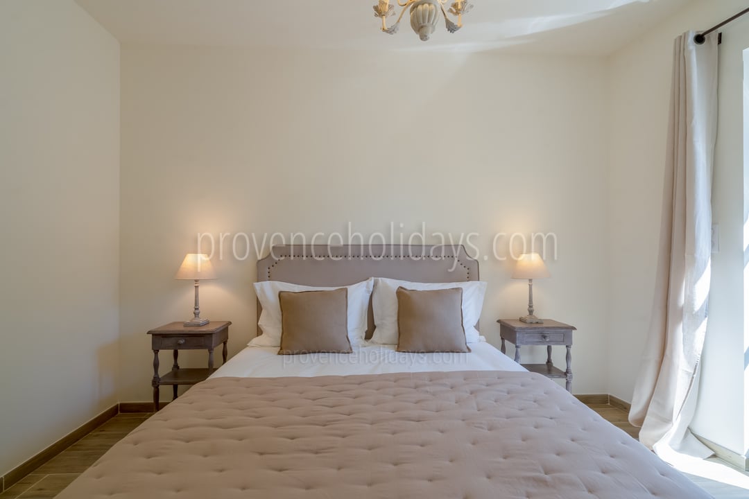 26 - Mas des Amandes: Villa: Bedroom