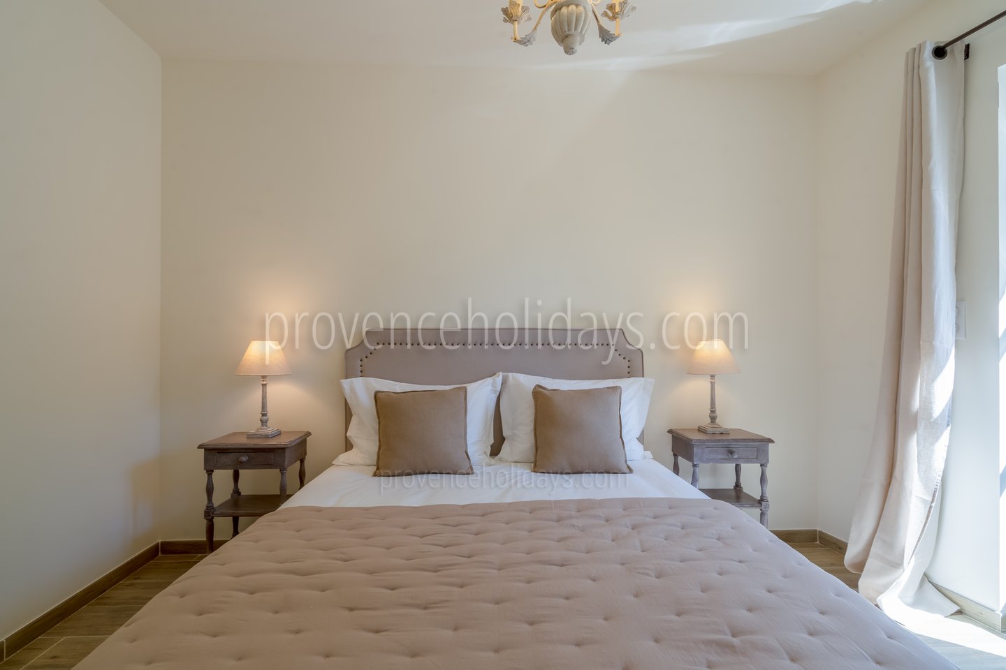 26 - Mas des Amandes: Villa: Bedroom