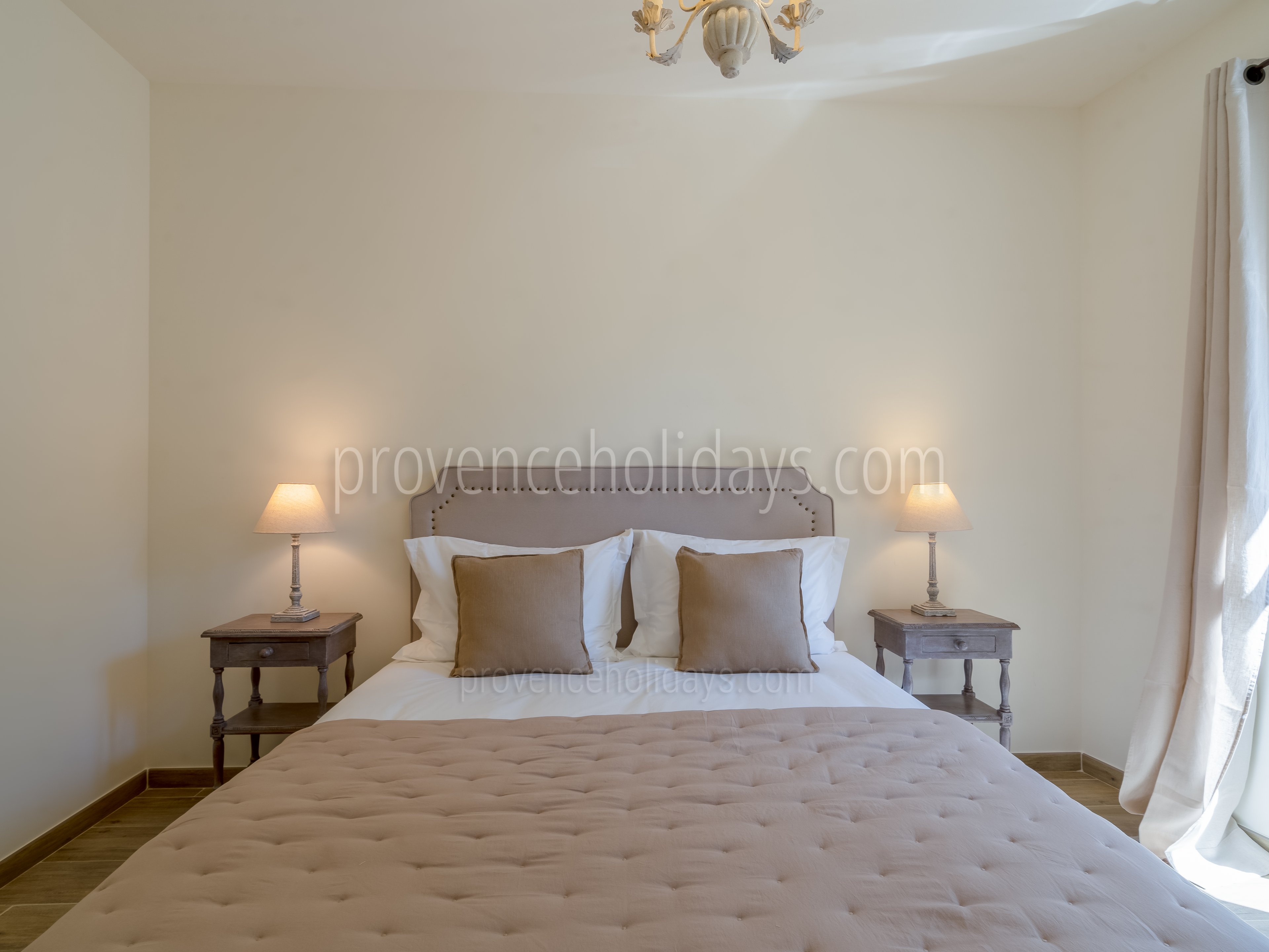 26 - Mas des Amandes: Villa: Bedroom