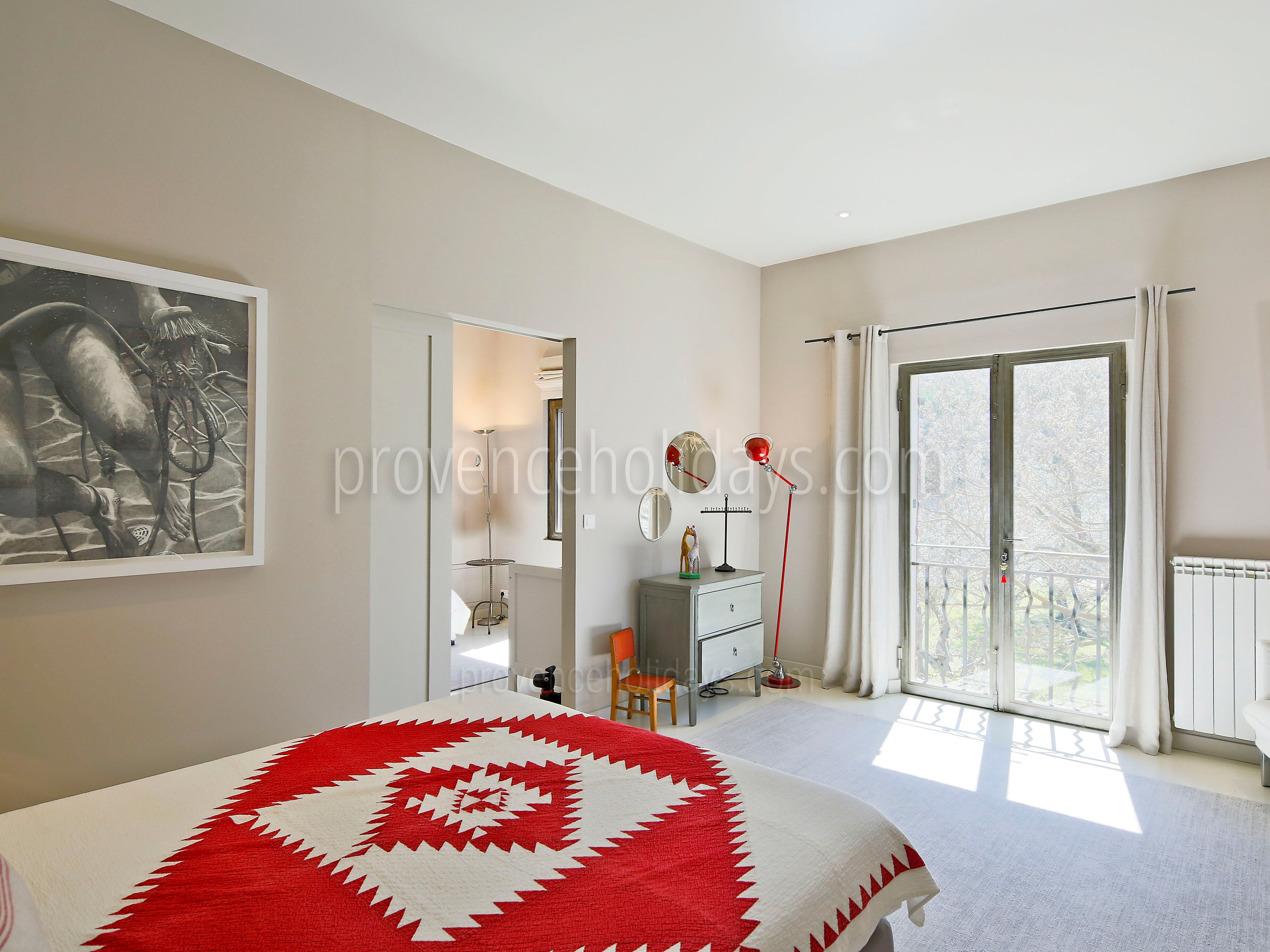 25 - Mas des Alpilles: Villa: Bedroom