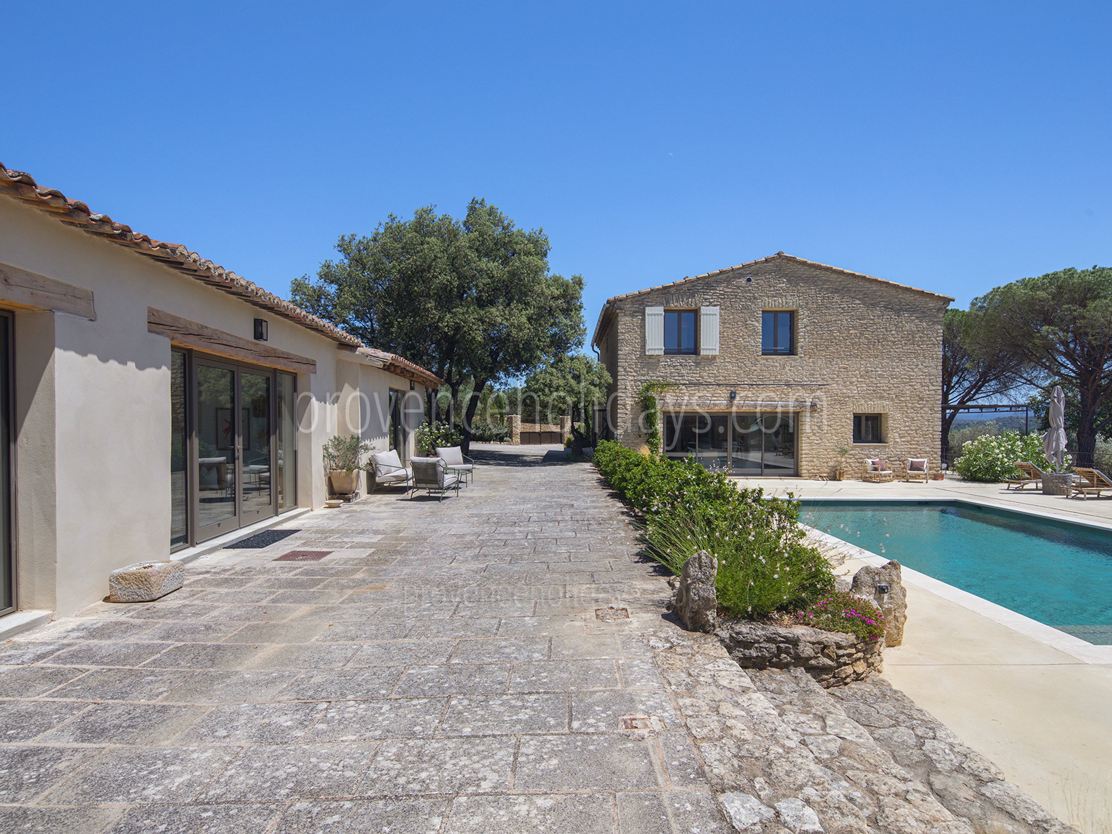 26 - Escapade en Luberon: Villa: Exterior