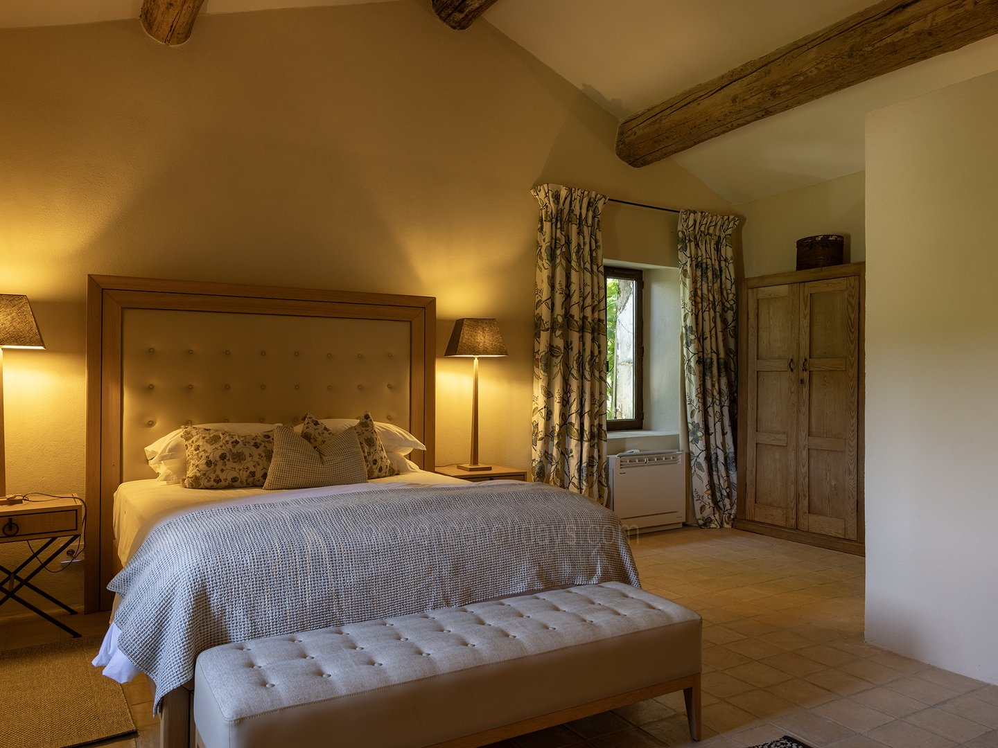 24 - Bastide Provençale: Villa: Bedroom