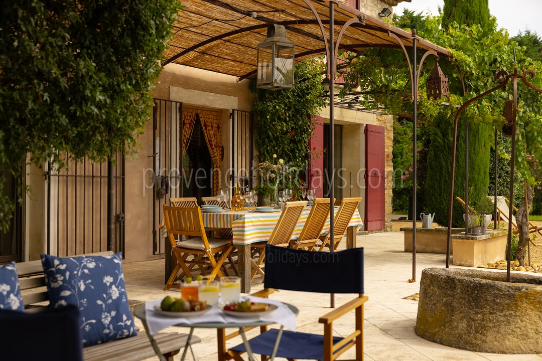 7 - Le Mas d\'Orgon: Villa: Exterior