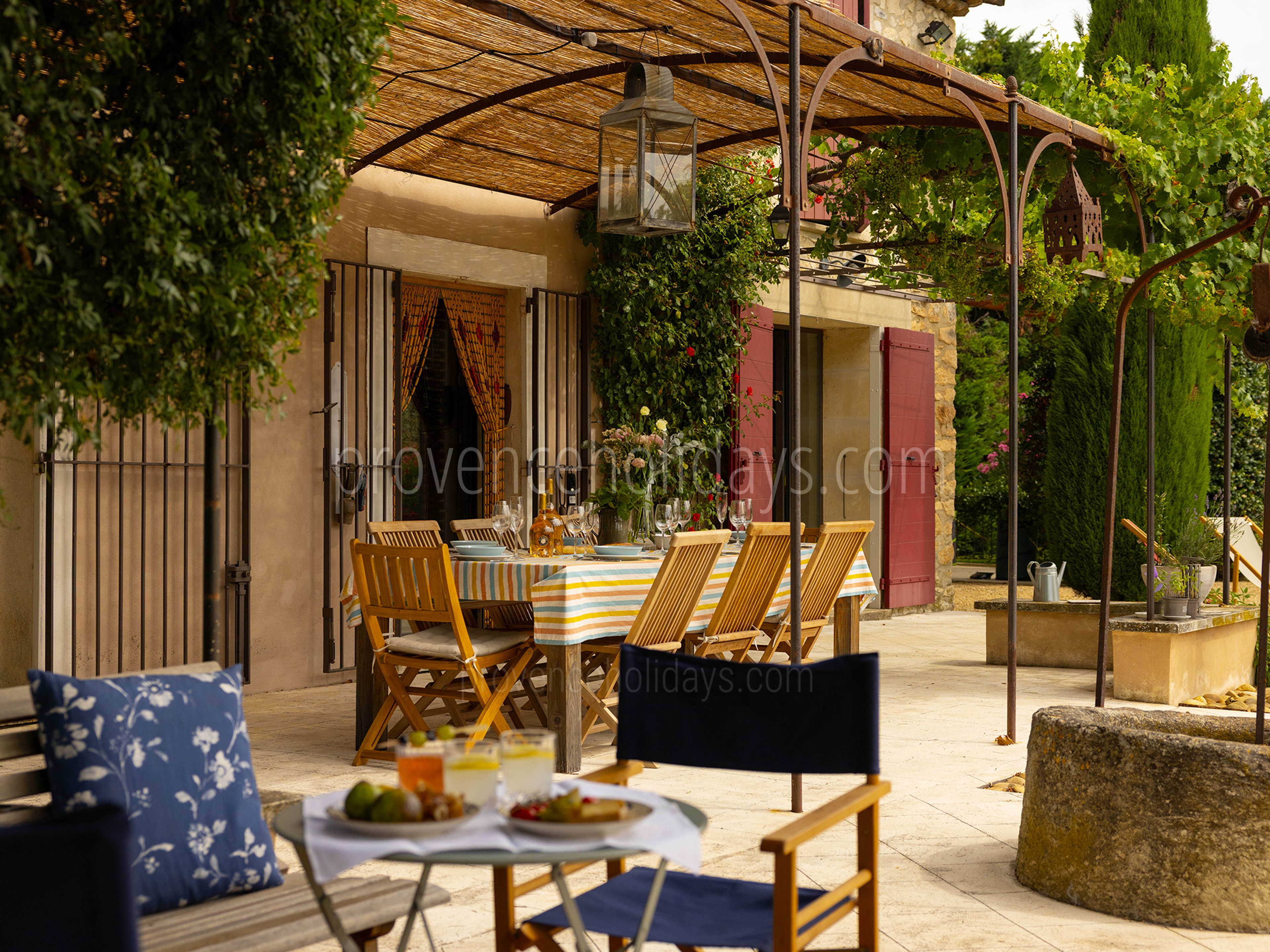7 - Le Mas d\'Orgon: Villa: Exterior