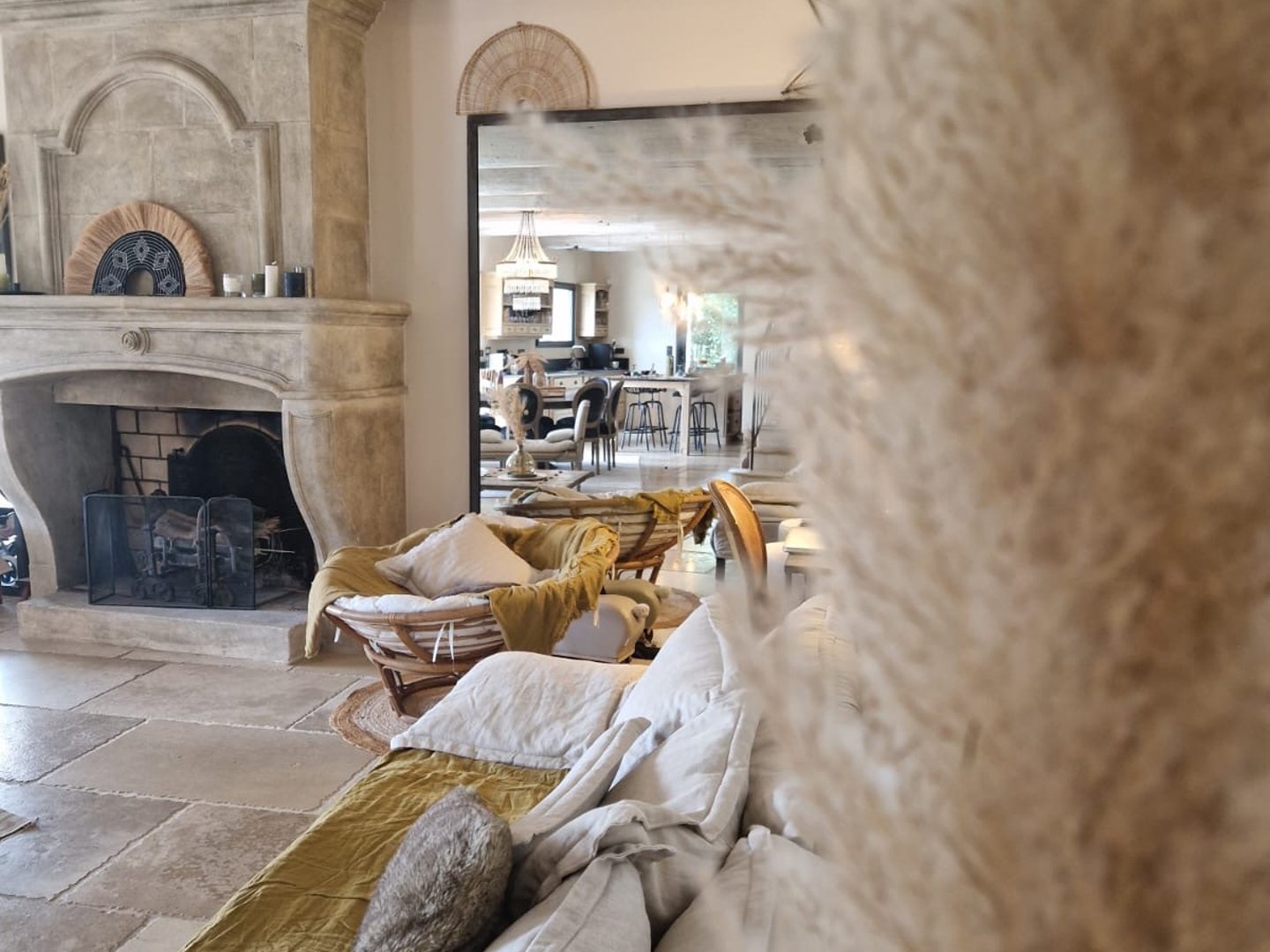 6 - La Roque sur Pernes: Villa: Interior - Living Room - Main House