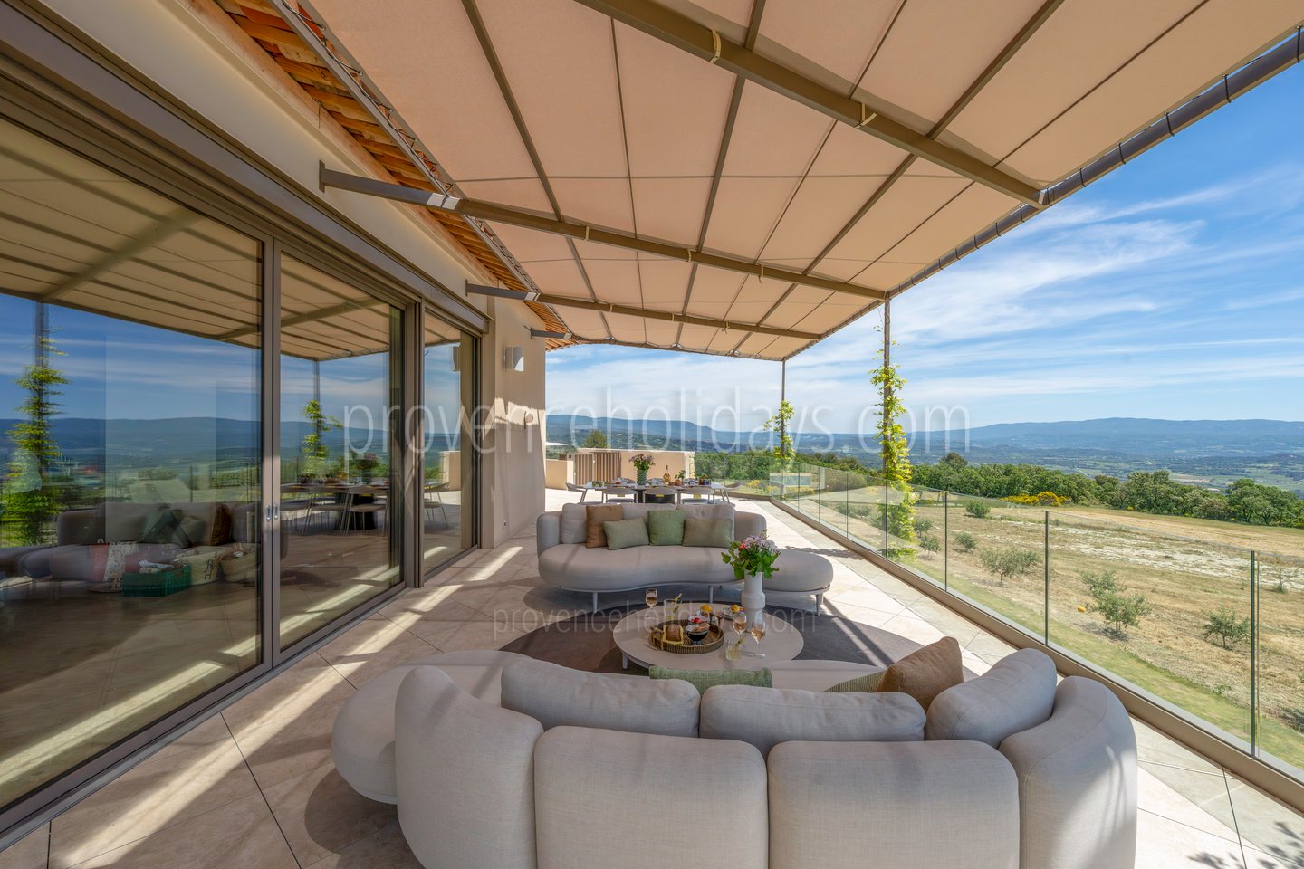 24 - Eden-en-Provence: Villa: Exterior