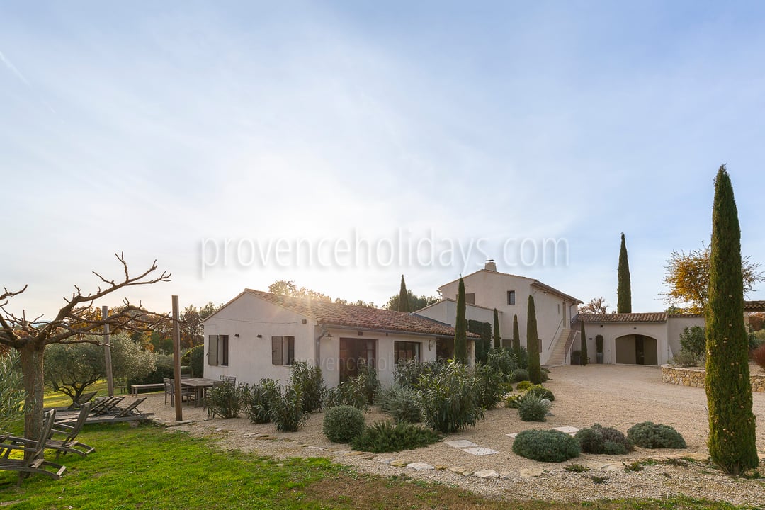 Helles, luftiges Anwesen mit Blick auf den Luberon in Lauris