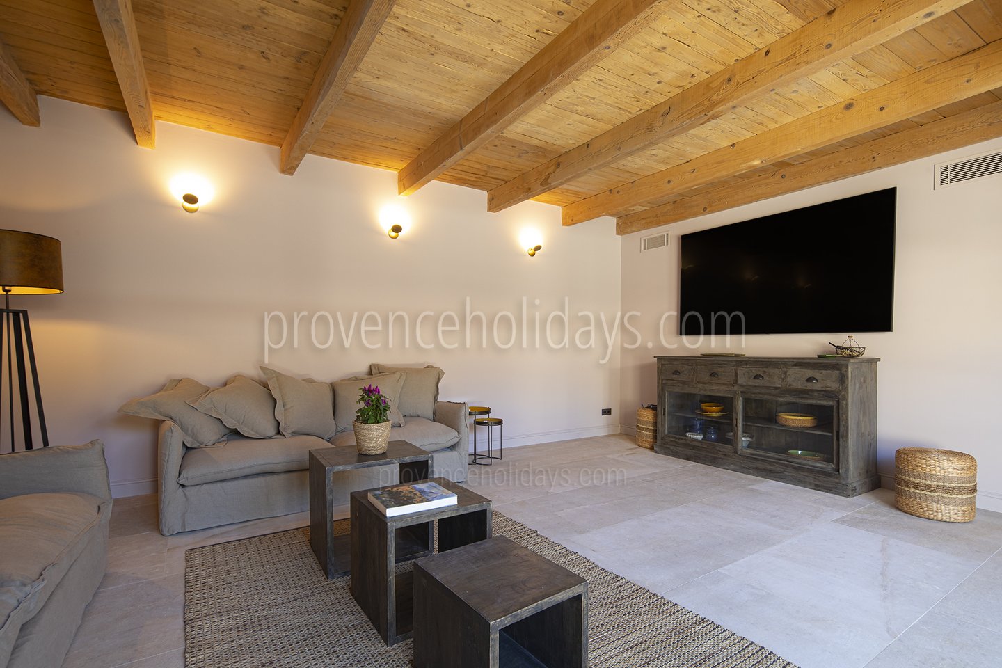21 - Mas des Lions: Villa: Interior