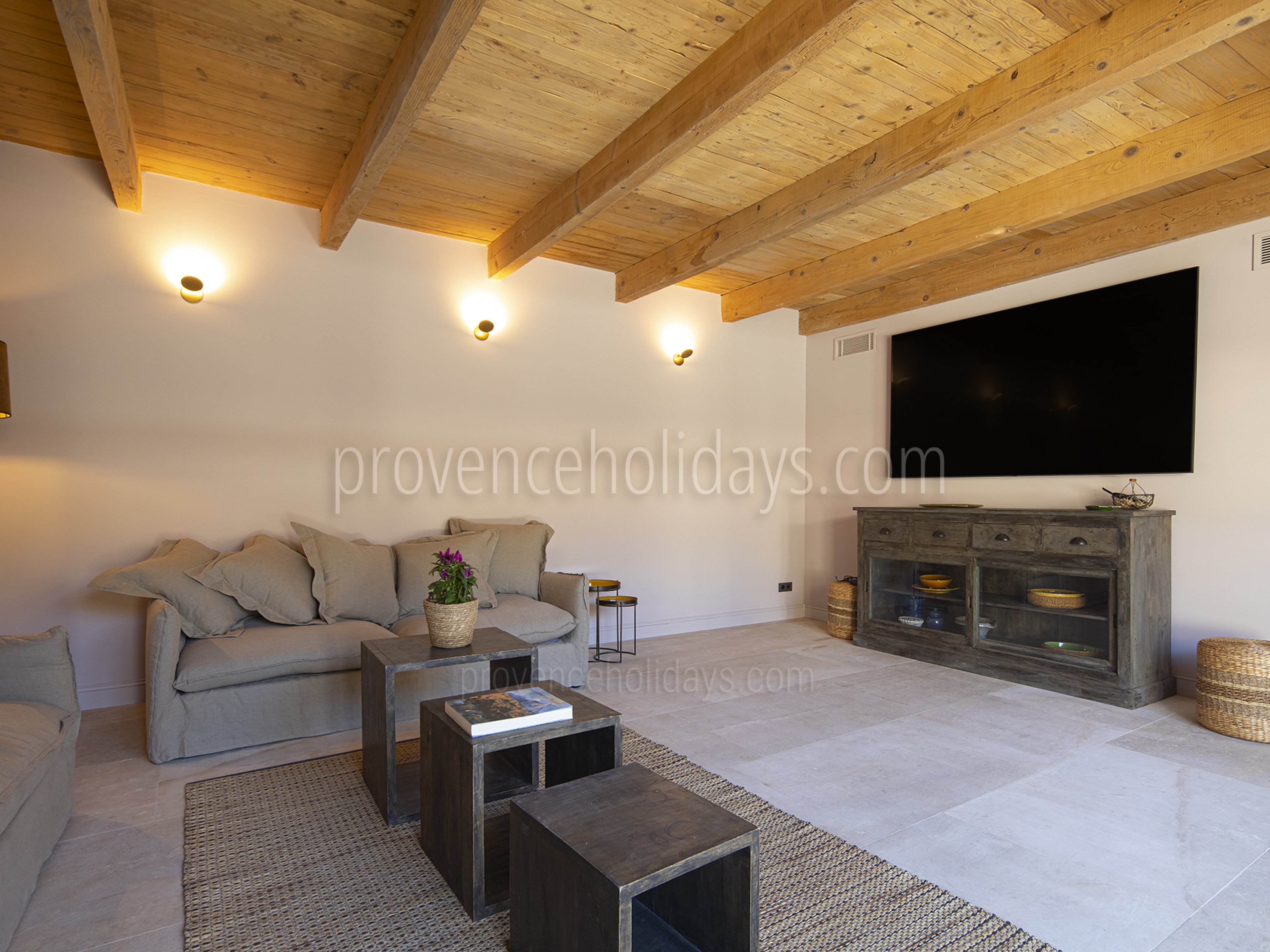 21 - Mas des Lions: Villa: Interior