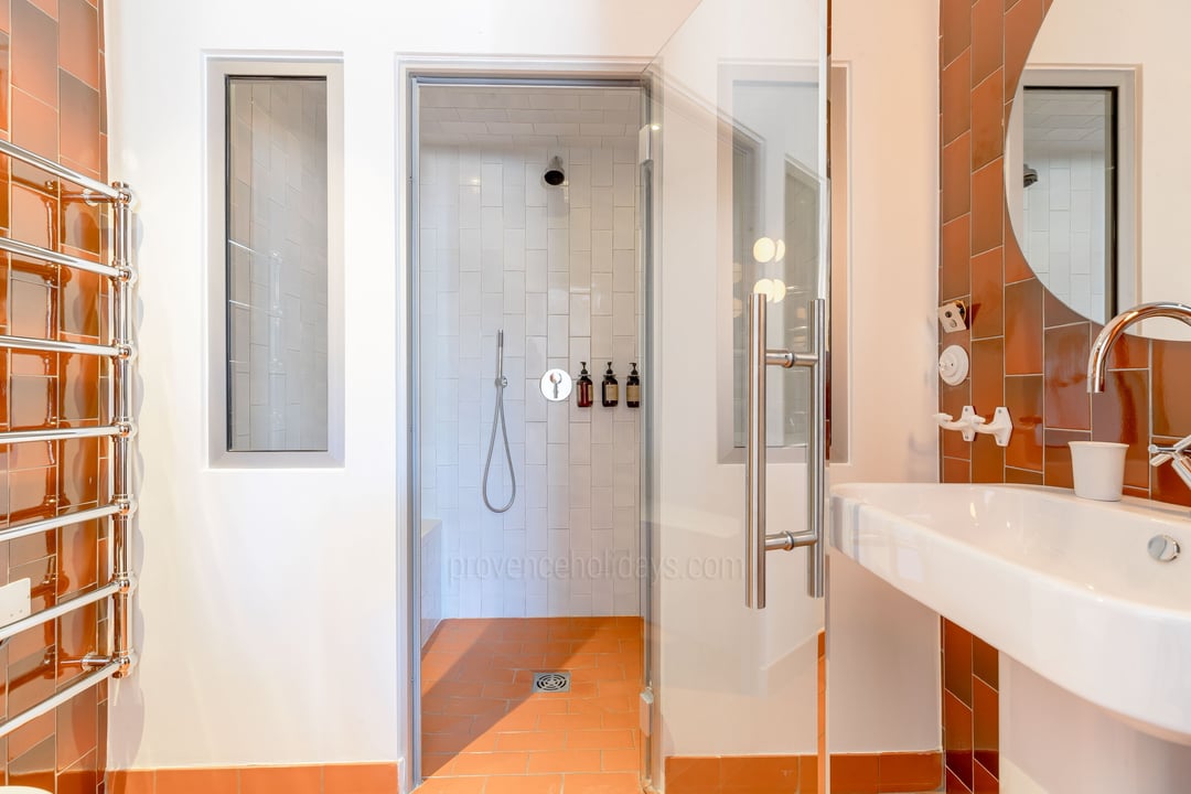 52 - Maison Bardot: Villa: Bathroom