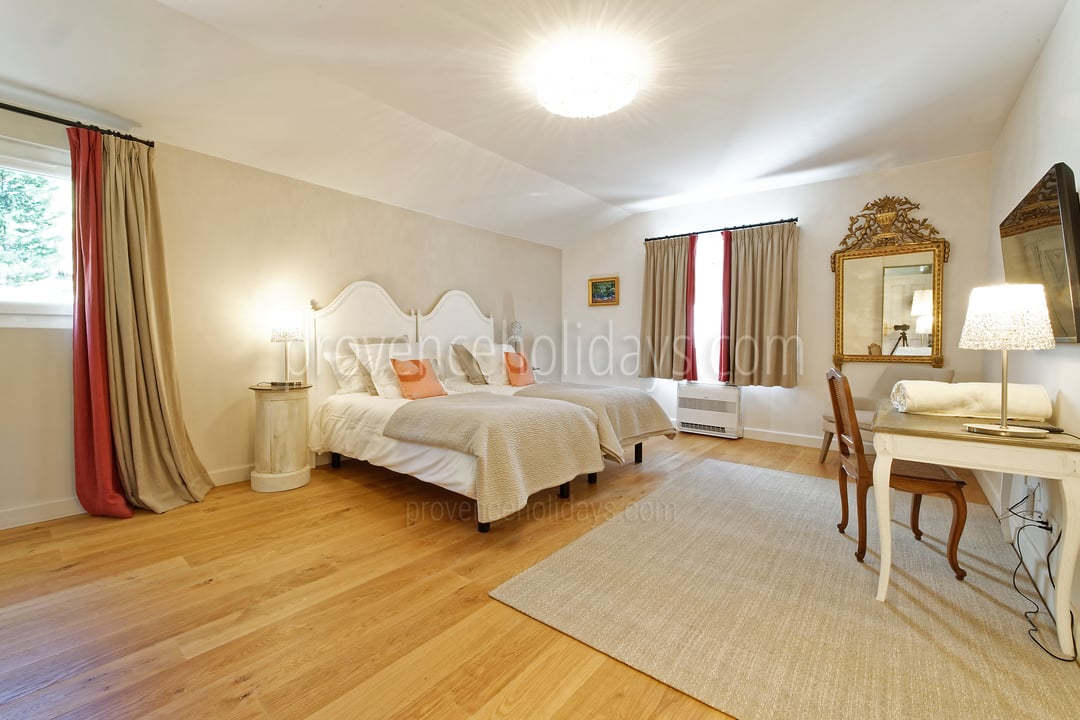 5 - Villa Garrigue: Villa: Bedroom