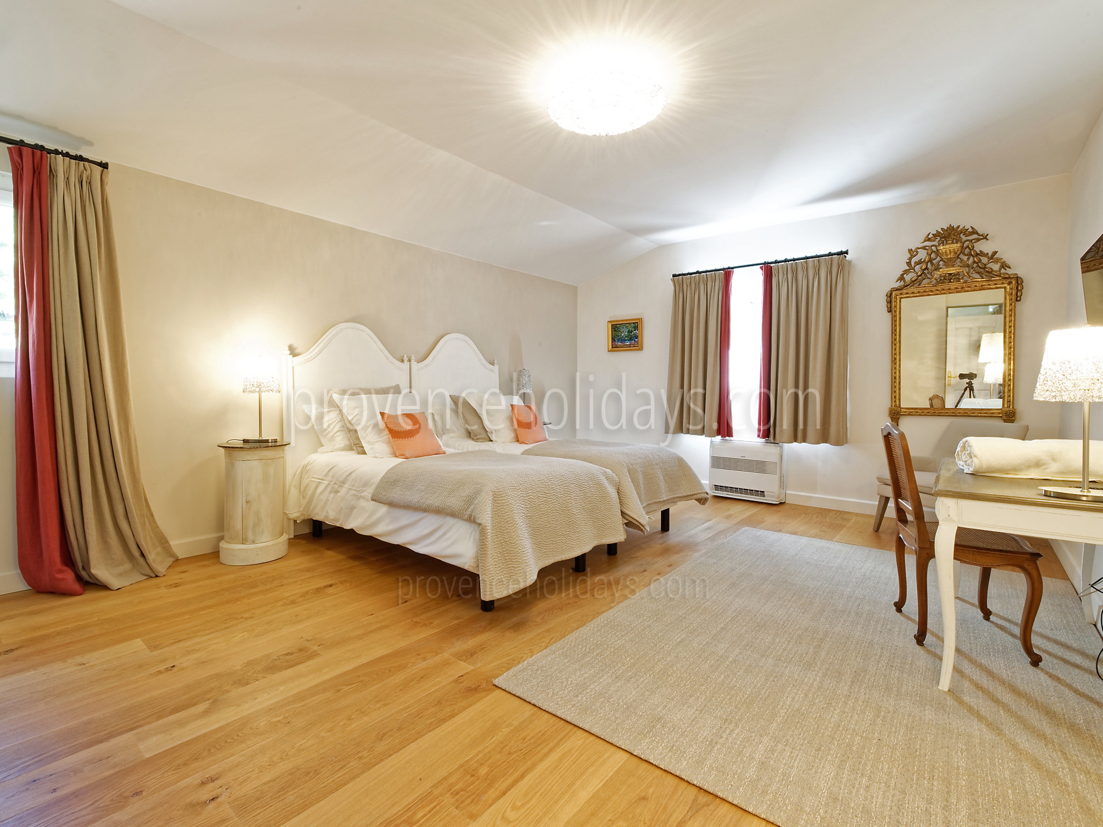 5 - Villa Garrigue: Villa: Bedroom