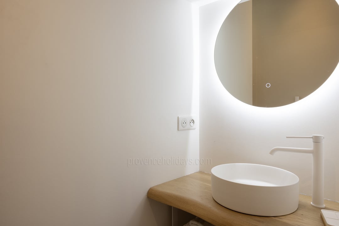 33 - Maison des Alpilles: Villa: Bathroom