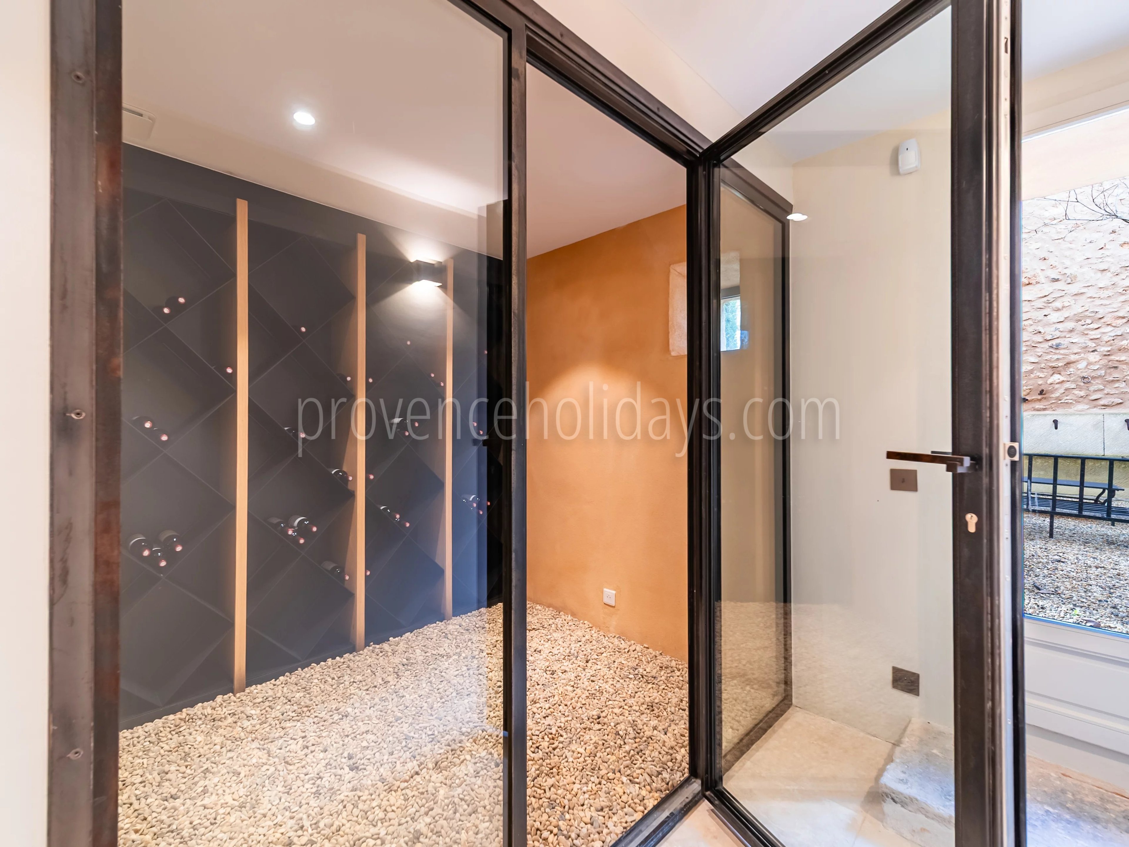 17 - Provençal residence in Bonnieux: Villa: Interior