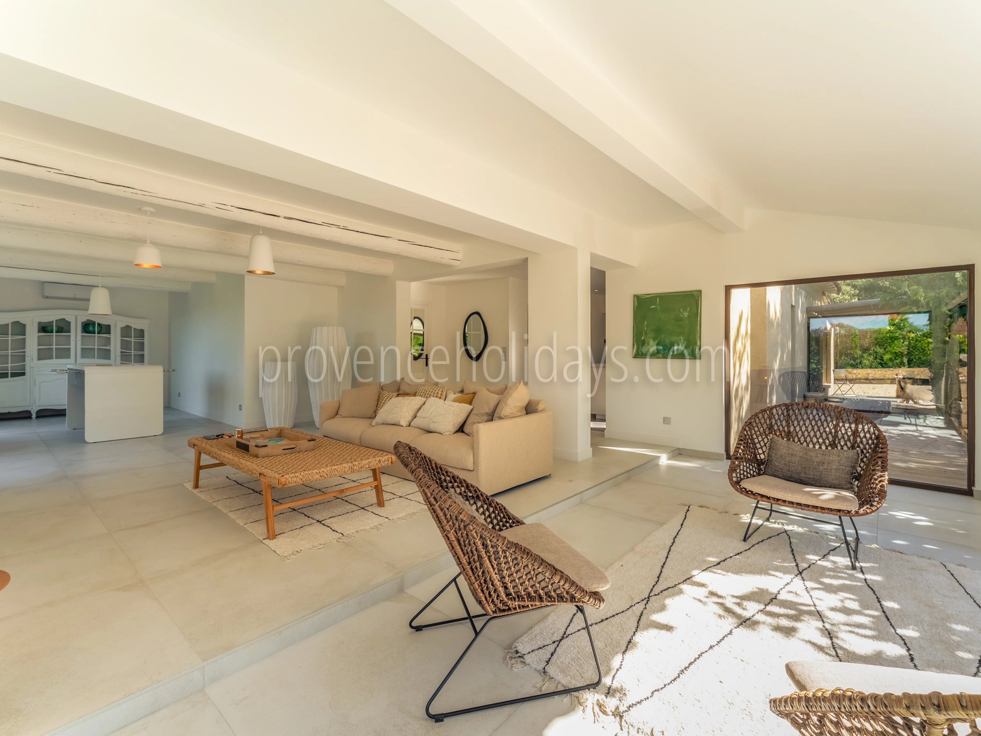 9 - Single-storey villa in Eygalières: Villa: Interior
