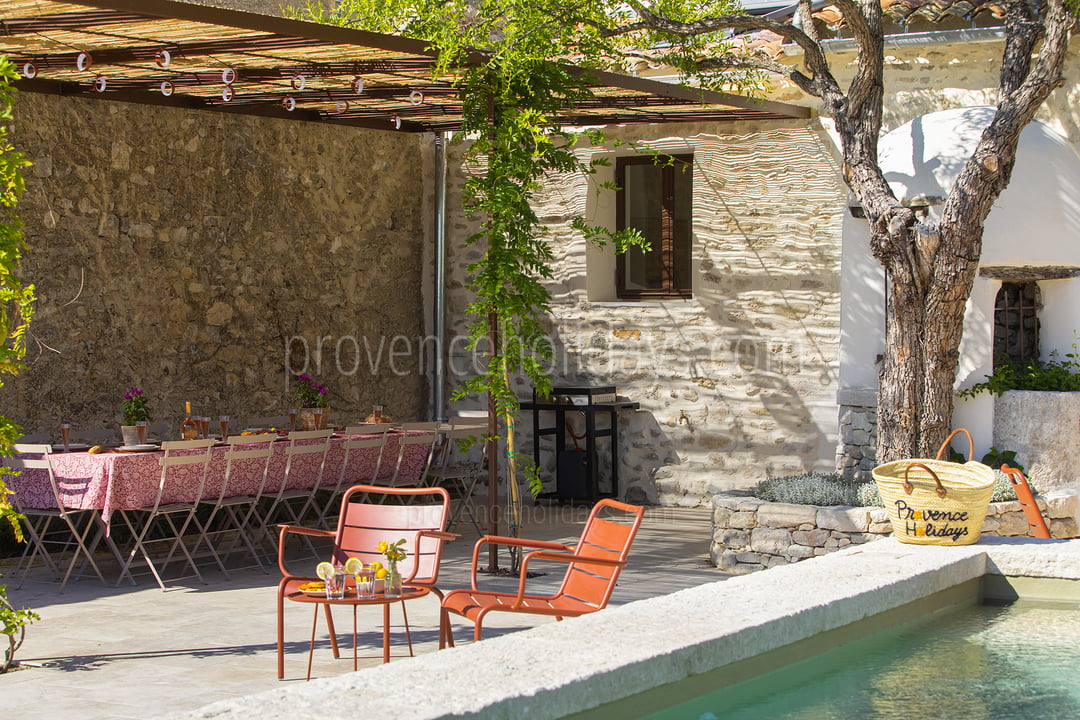 17 - Mas des Remparts: Villa: Exterior