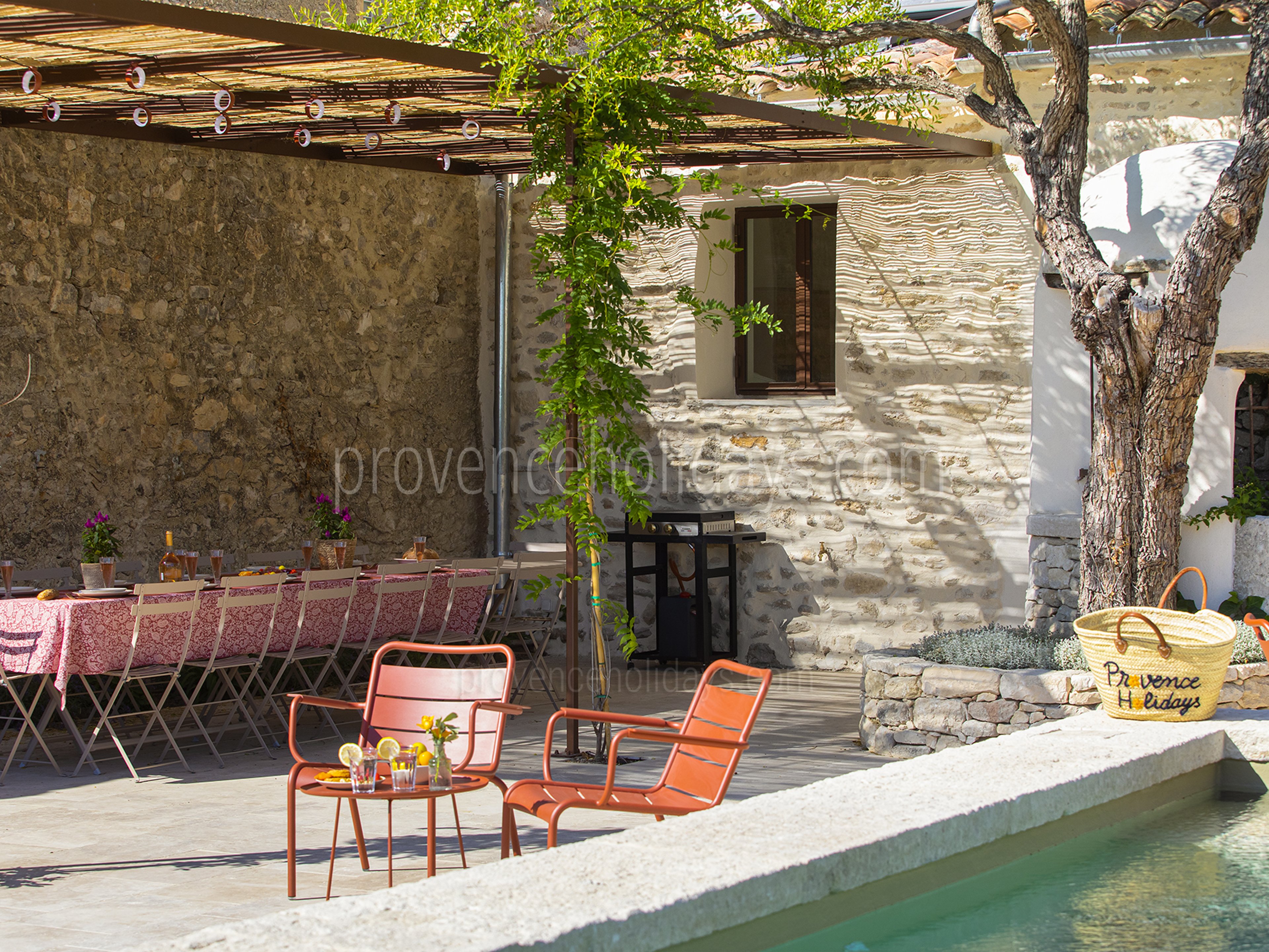 17 - Mas des Remparts: Villa: Exterior